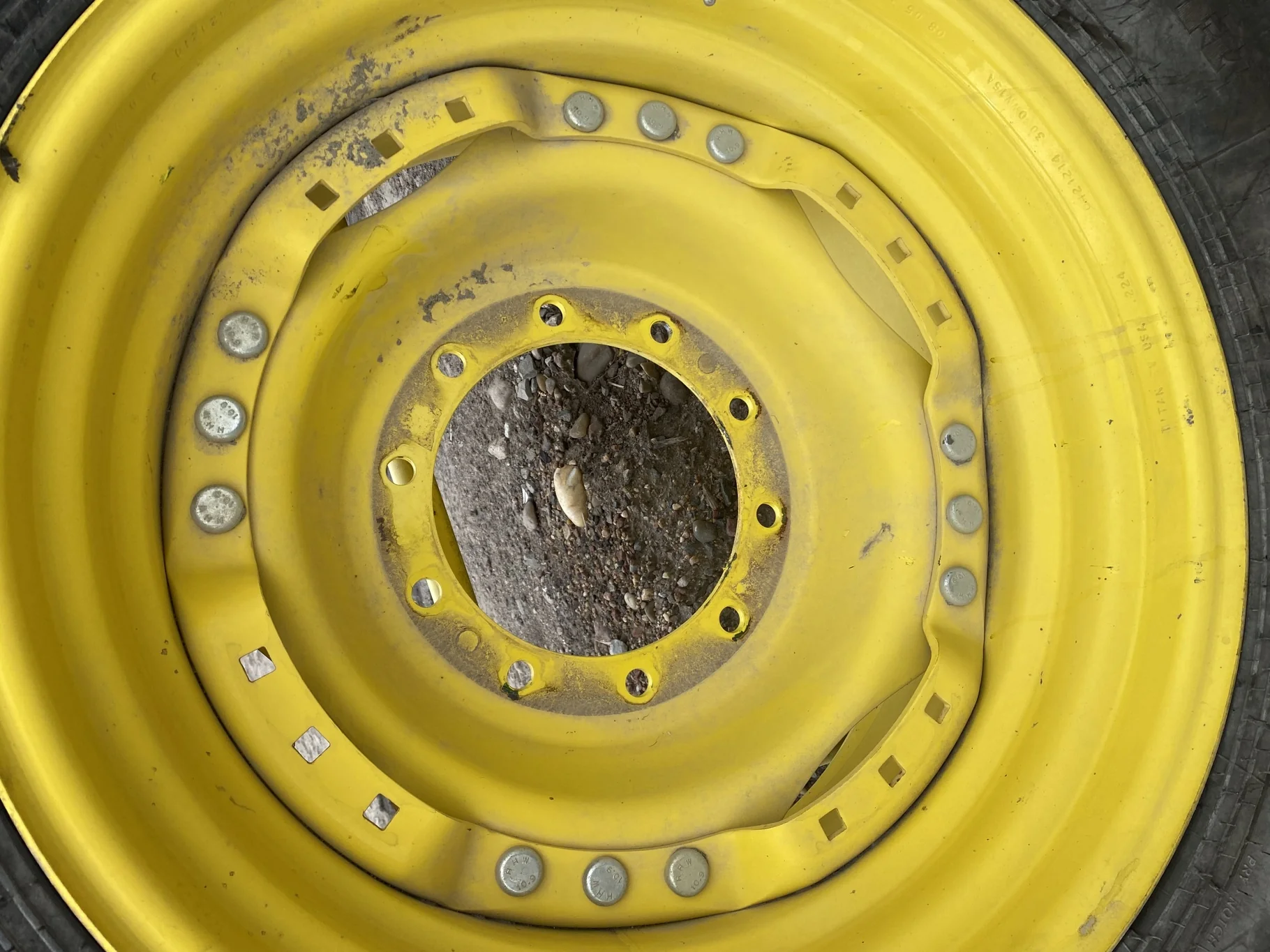 Used 420/90R30 Goodyear Ultra Torque Radial DT 712 (142A8/B) R-1 TL 36% on a 15 x 30 JD Yellow image 8
