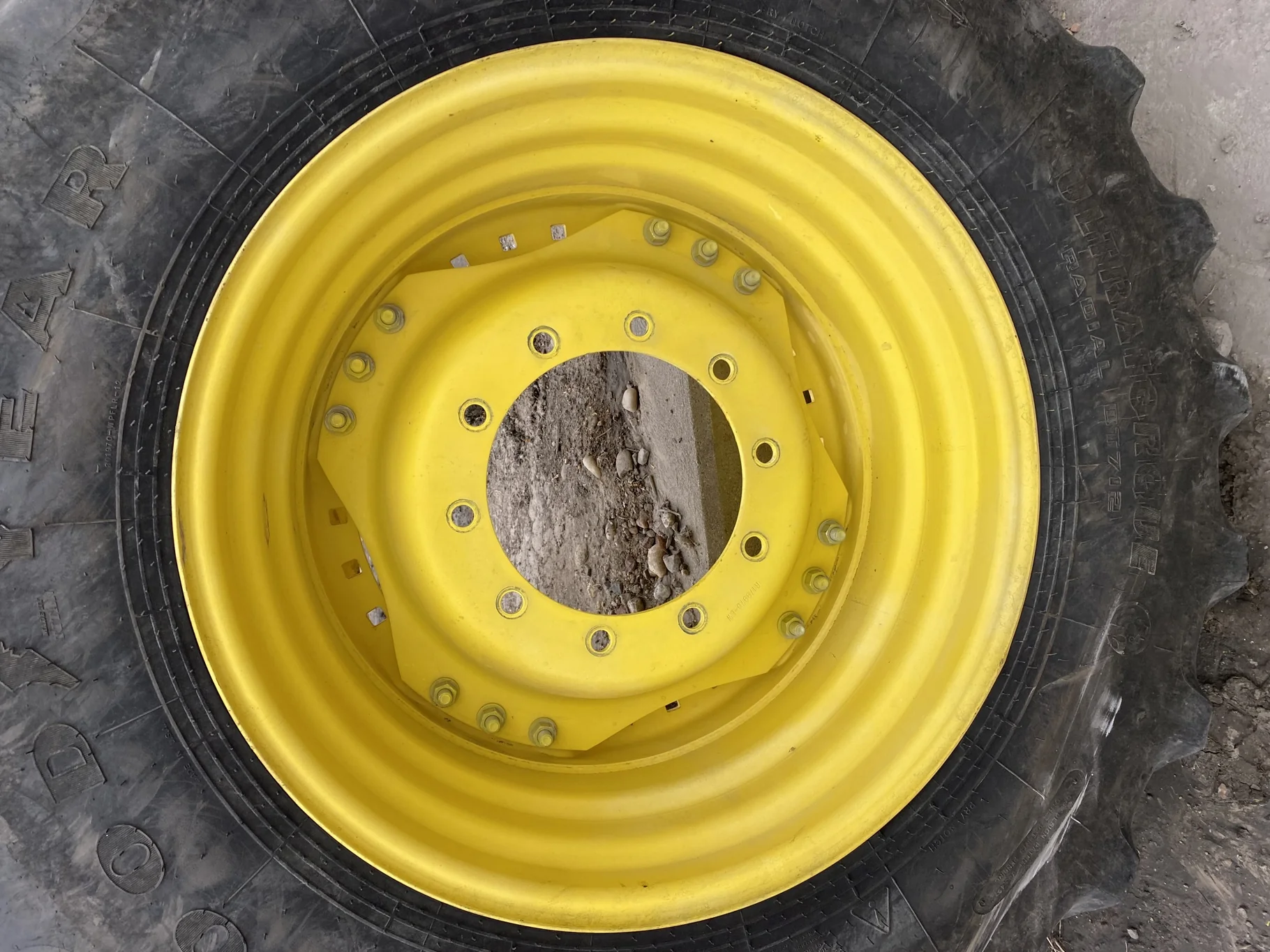 Used 420/90R30 Goodyear Ultra Torque Radial DT 712 (142A8/B) R-1 TL 36% on a 15 x 30 JD Yellow image 9