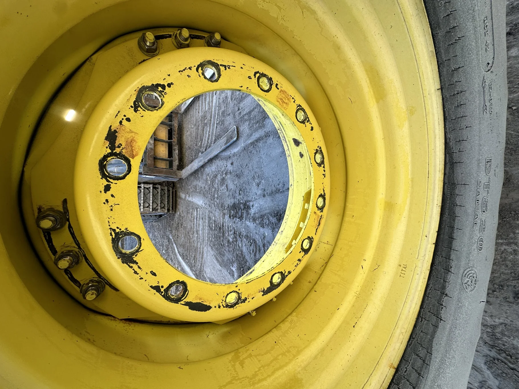 Used 600/65R28 Goodyear Optitrac (147B) R-1W TL 60% on a 18 X 28 JD Yellow Waffle 12-16.732 4" offse image 3