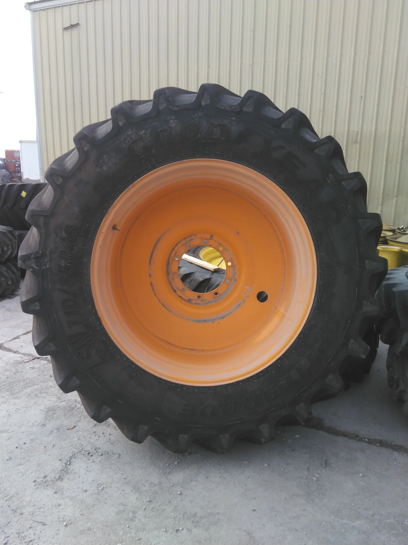 Used LSW710/65R46 188D Goodyear Optitorque TL R-1 85-90% On 25 x 46 10-14.5-12.375 Hagie Wheel