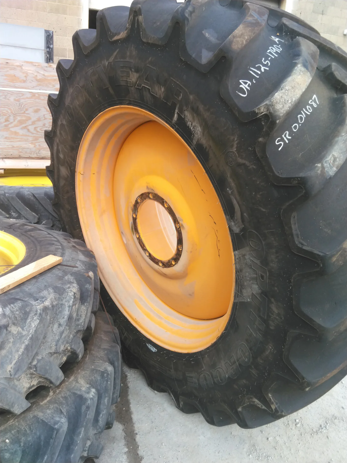 Used LSW710/65R46 188D Goodyear Optitorque TL R-1 85-90% On 25 x 46 10-14.5-12.375 Hagie Wheel image 5