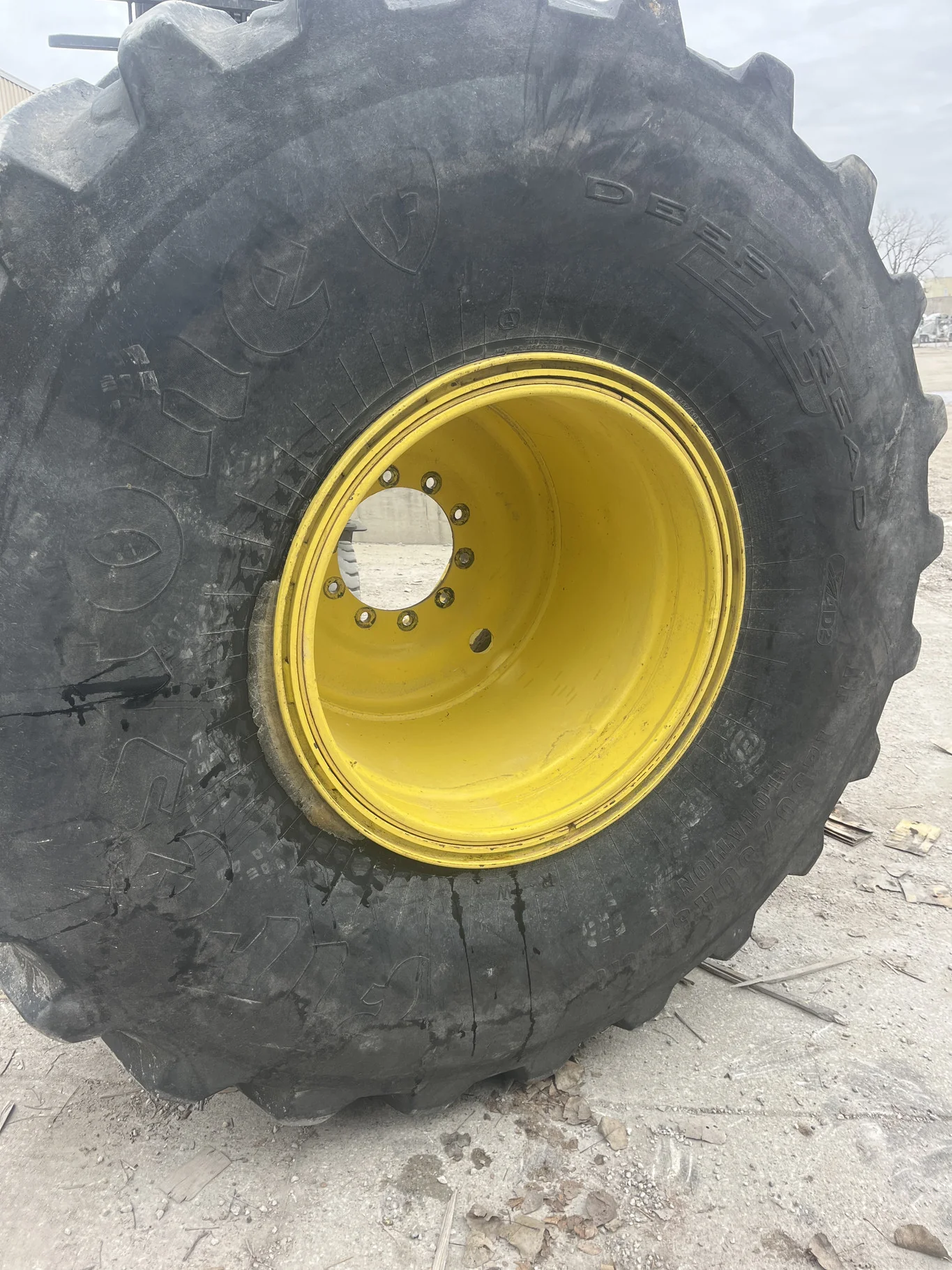 Used IF1250/50R32 CFO 201B FS DT TL R-1W  85-90% On 32 x 44 10-13.19-11.07 21"BS Titan Yellow 3 Ring image 2