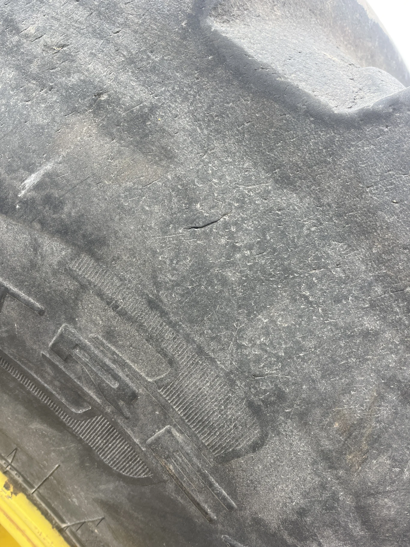 Used IF1250/50R32 CFO 201B FS DT TL R-1W  85-90% On 32 x 44 10-13.19-11.07 21"BS Titan Yellow 3 Ring image 6