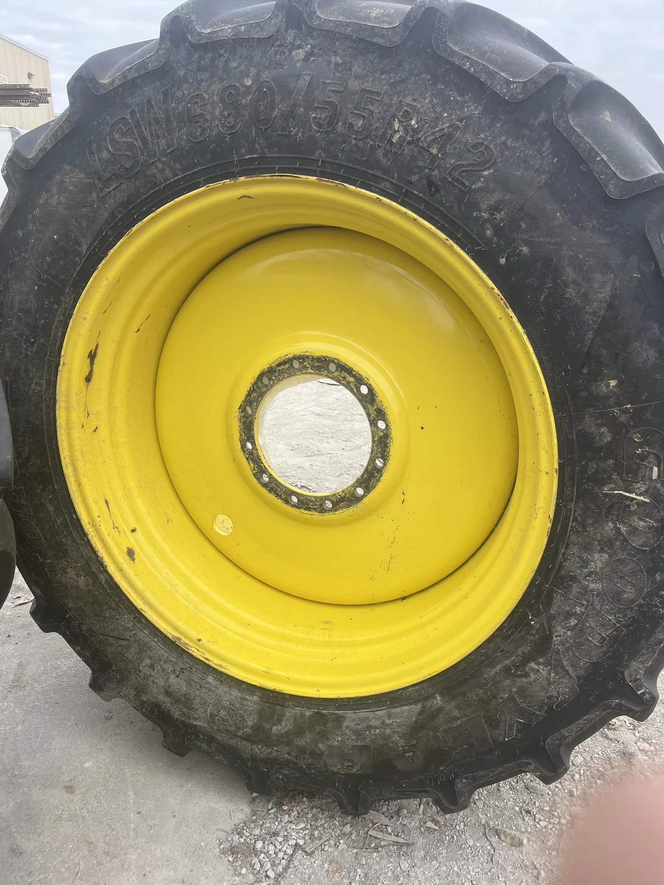 Used LSW680/55R42 171D Goodyear Optitorque TL R-1 85-90% On 23 x 42 12-13.976-11.857-1 Dual