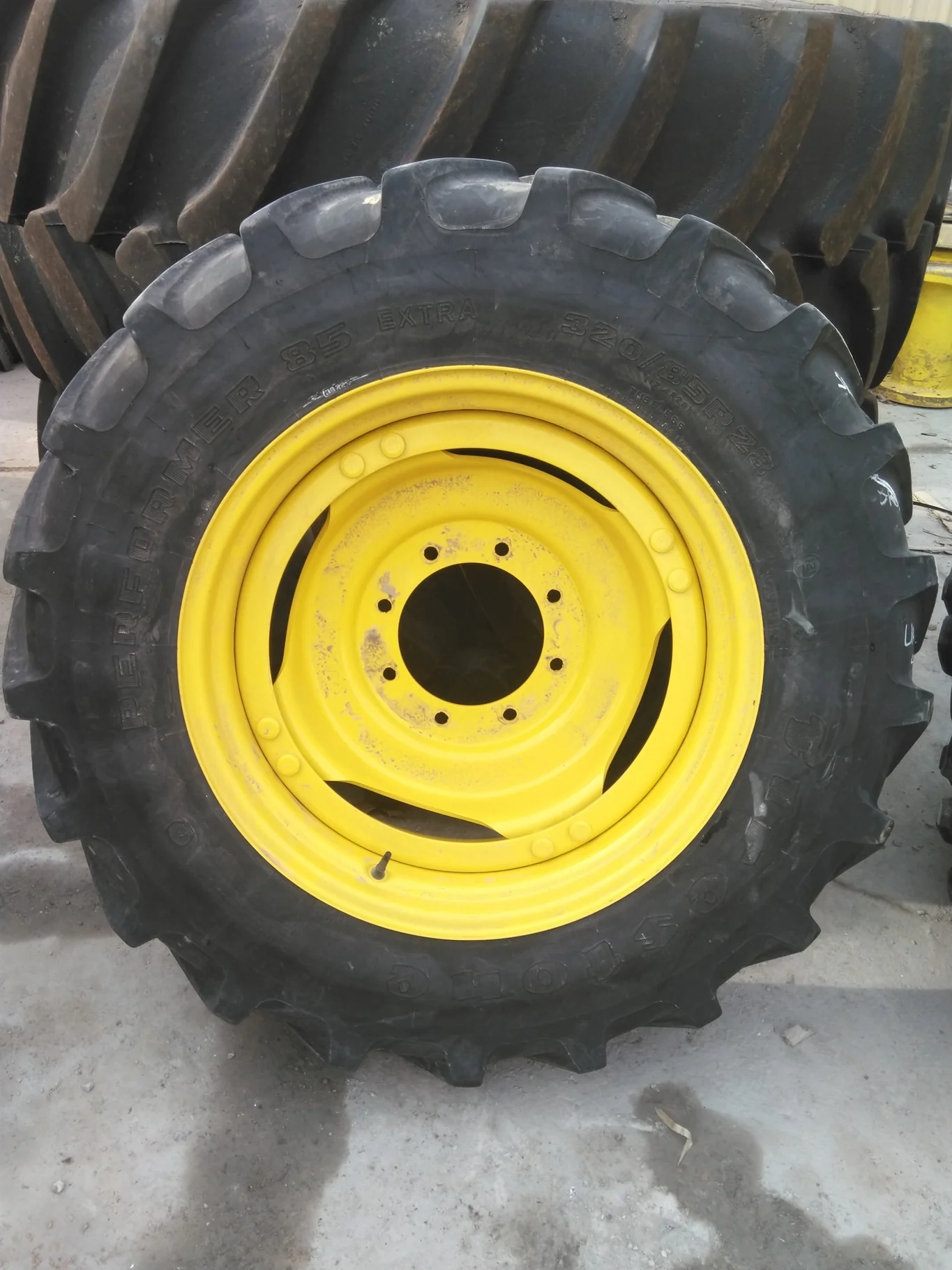 Used 320/85R28 121E Firestone Performer 85 Extra TL R-1 75-80%  On 10 x 28 8-10.82-8.78 4/2 Rail