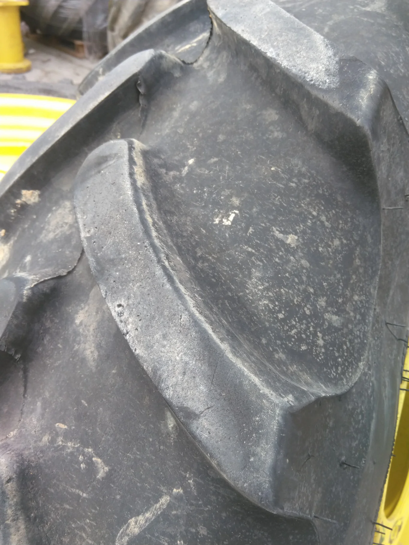 Used 320/85R28 121E Firestone Performer 85 Extra TL R-1 75-80%  On 10 x 28 8-10.82-8.78 4/2 Rail image 4