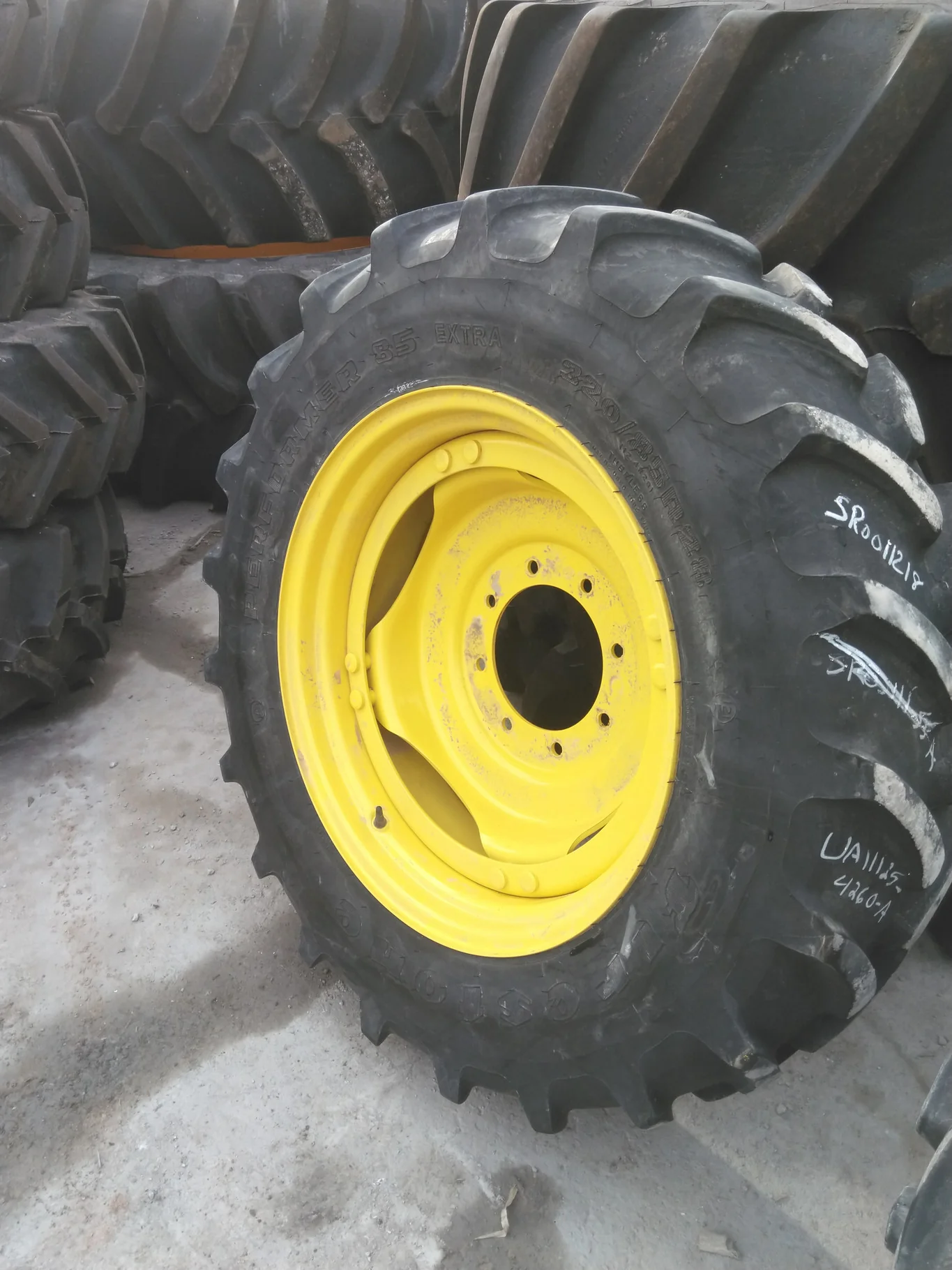 Used 320/85R28 121E Firestone Performer 85 Extra TL R-1 75-80%  On 10 x 28 8-10.82-8.78 4/2 Rail image 5