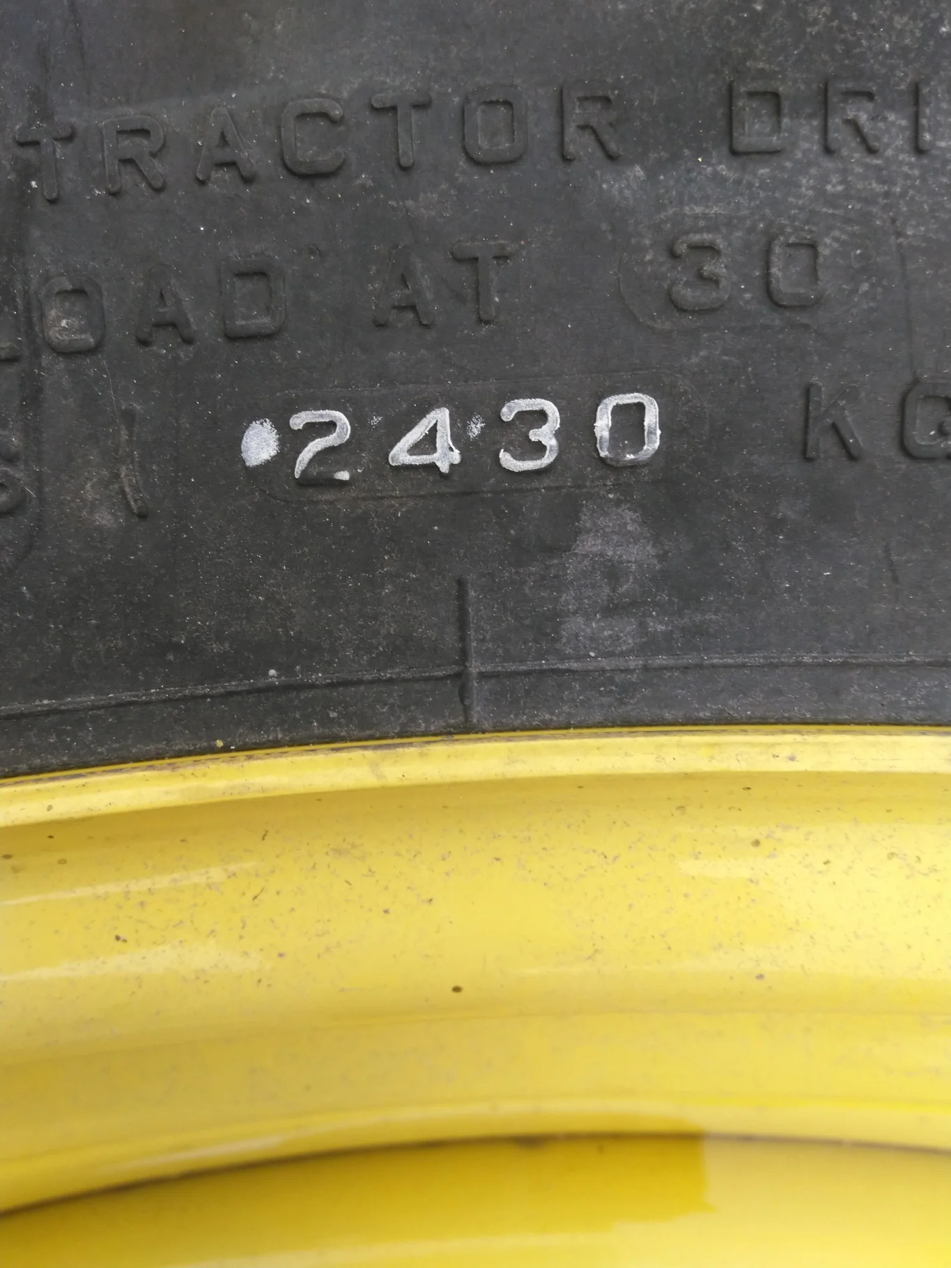 Used 320/90R42 139B Firestone Radial 9000 TL R-1W 75-80% On 10 x 42 8-10.82-8.78 4/2 Rail/Disc image 3