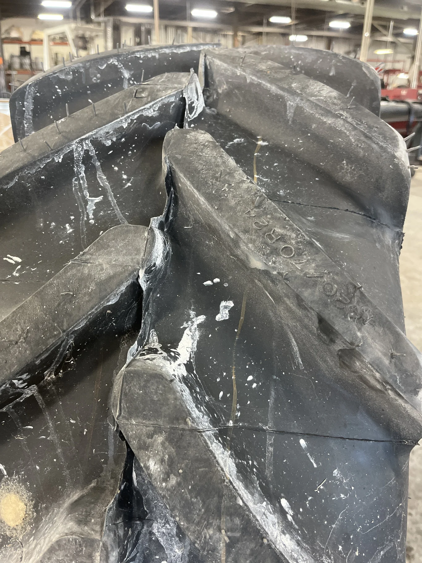 Take-Off 420/70R24 130D Michelin Omnibib TL R-1 95-100% ( DOT 3724) image 2