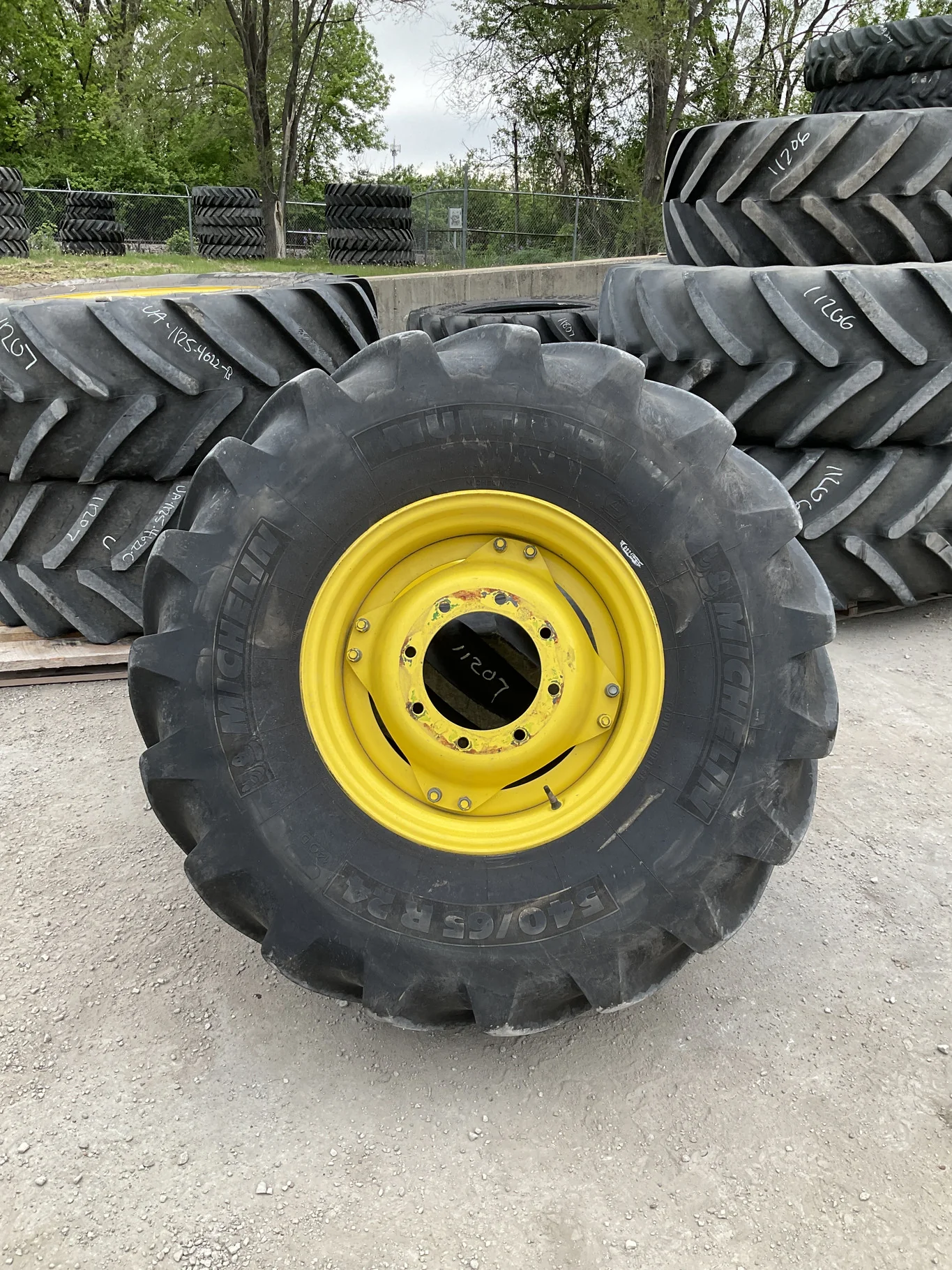 Used 540/65R24 140D Michelin Multibib TL R-1W 90-95% On 16 x 24 8-10.82-8.78 17"BS Moveero Yellow