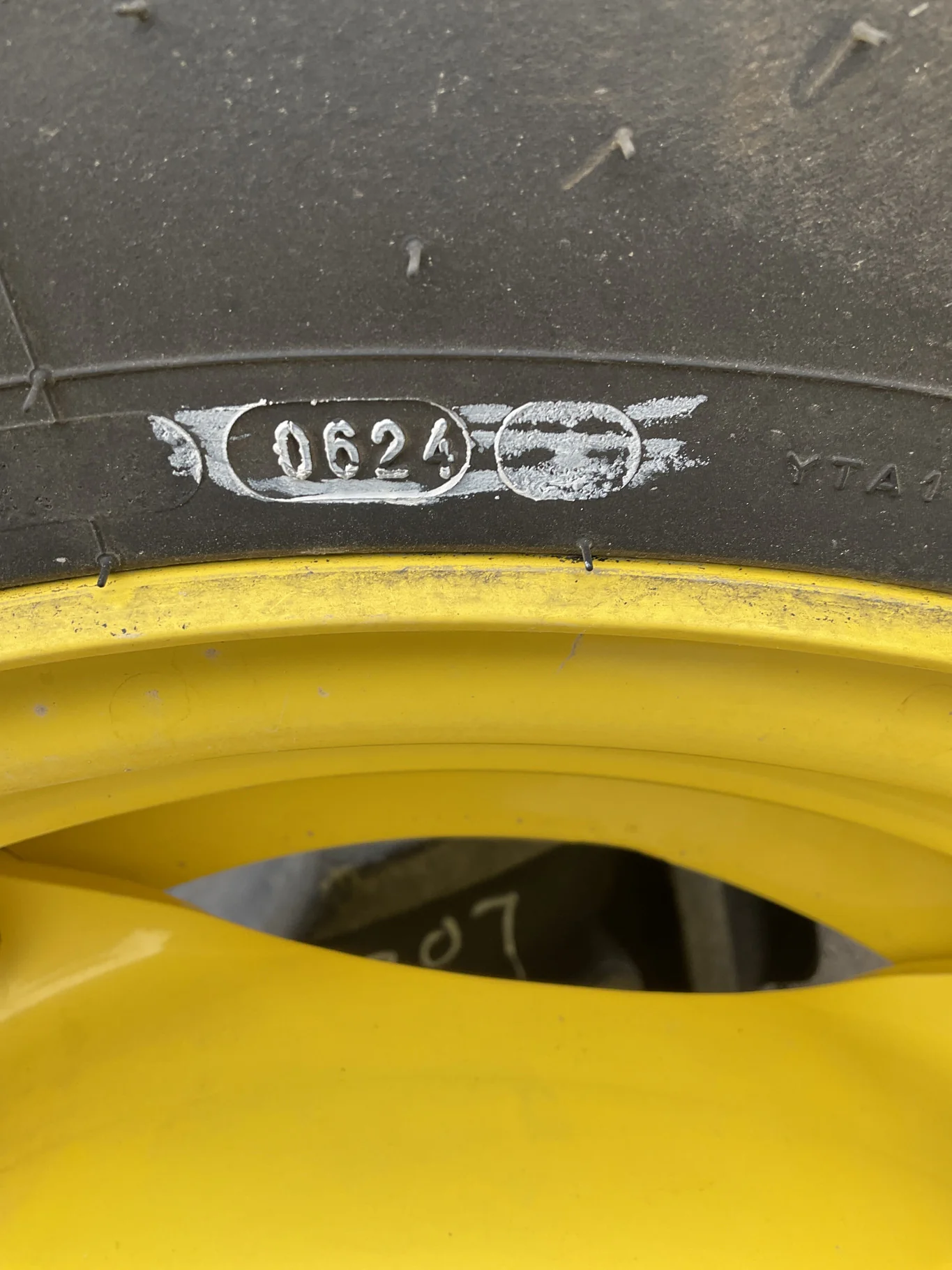 Used 540/65R24 140D Michelin Multibib TL R-1W 90-95% On 16 x 24 8-10.82-8.78 17"BS Moveero Yellow image 3