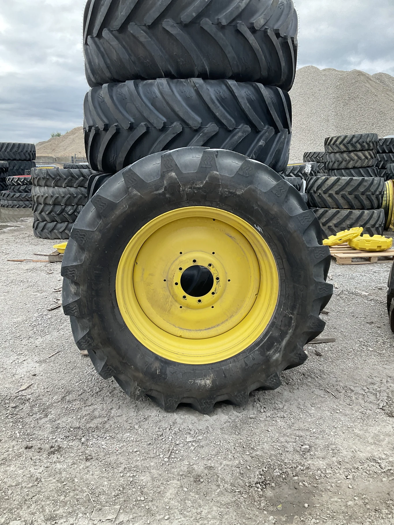 Used 600/65R38 159D BKT Agrimax TL R-1W 90-95% On 20 x 38 8-10.82-8.78 12"BS Yellow Sprayer Wheel