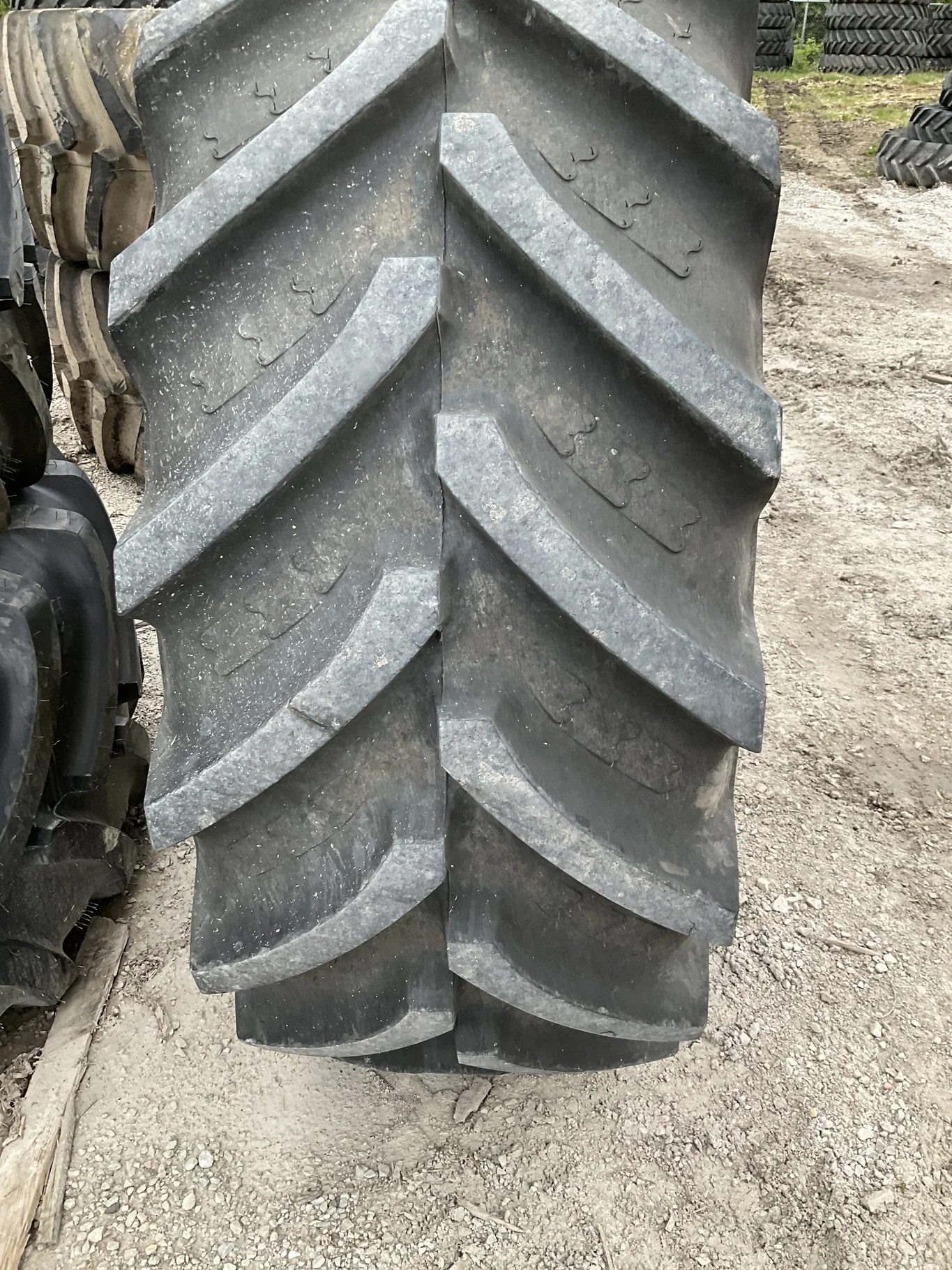 Used 600/65R38 159D BKT Agrimax TL R-1W 90-95% On 20 x 38 8-10.82-8.78 12"BS Yellow Sprayer Wheel image 2