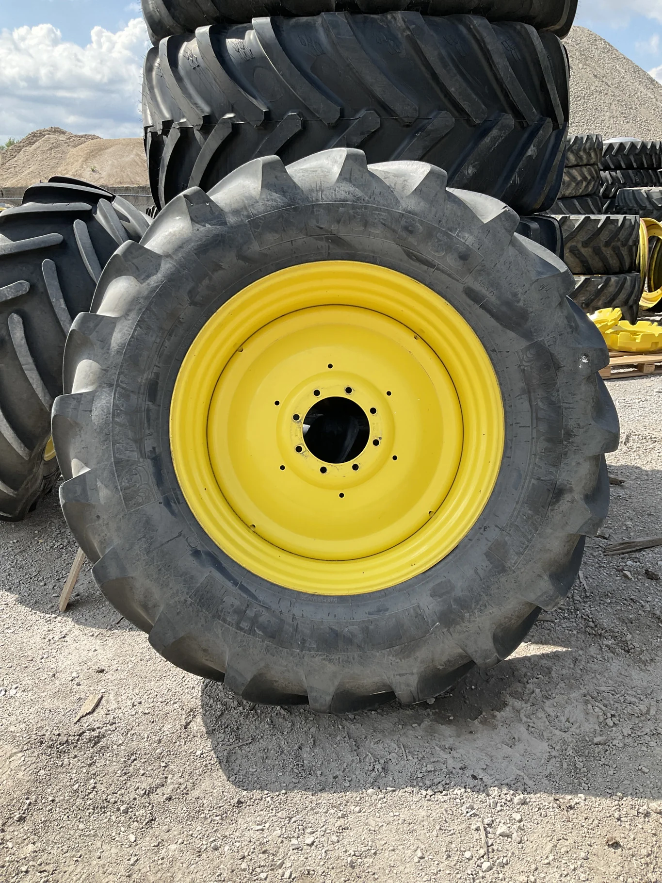 Used 600/65R38 153D Michelin Agribib TL R-1W 90-95% On 20 x 38 8-10.82-8.78 8"BS Yellow Wheel image 2