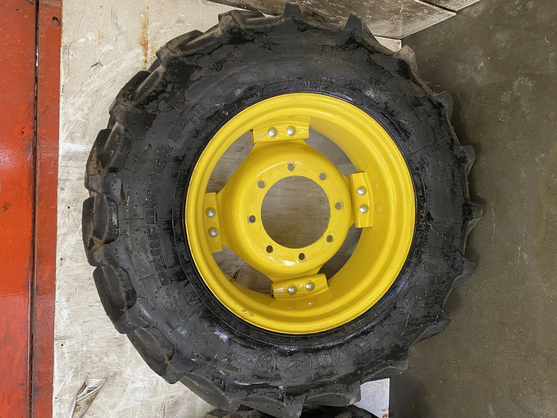 Used 85% 320/85R24 Firestone Performer 85 R1W 122D) on 10 x 24 JD Yellow 8-10.625-8.625 6 loop image 2