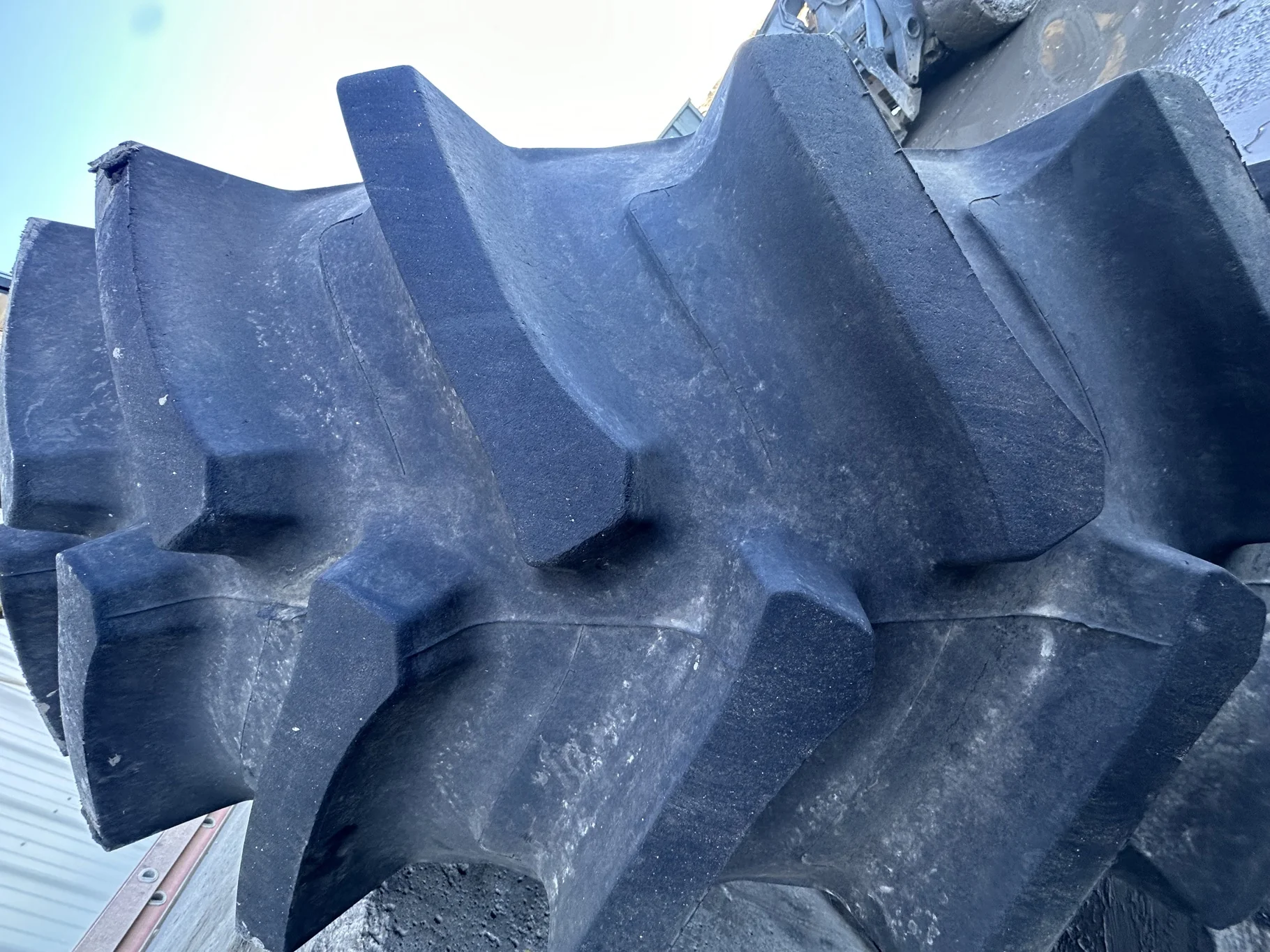 Used VF580/85R42 CFO Firestone Radial Deep Tread 23 R-1W 178B TL 95% on a 18 X 42  XE Series JD 20 image 3