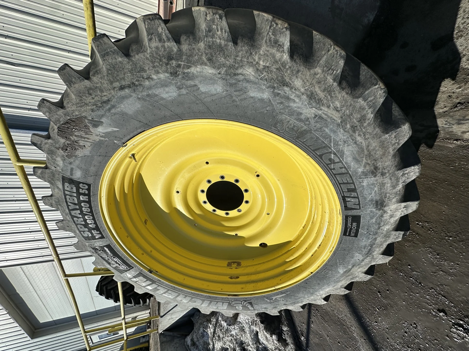 Used VF480/80R50 179D Michelin SprayBib R-1W TL 85% On 15 x 50 JD Yellow 10 Bolt .906 Dual Wheel image 5