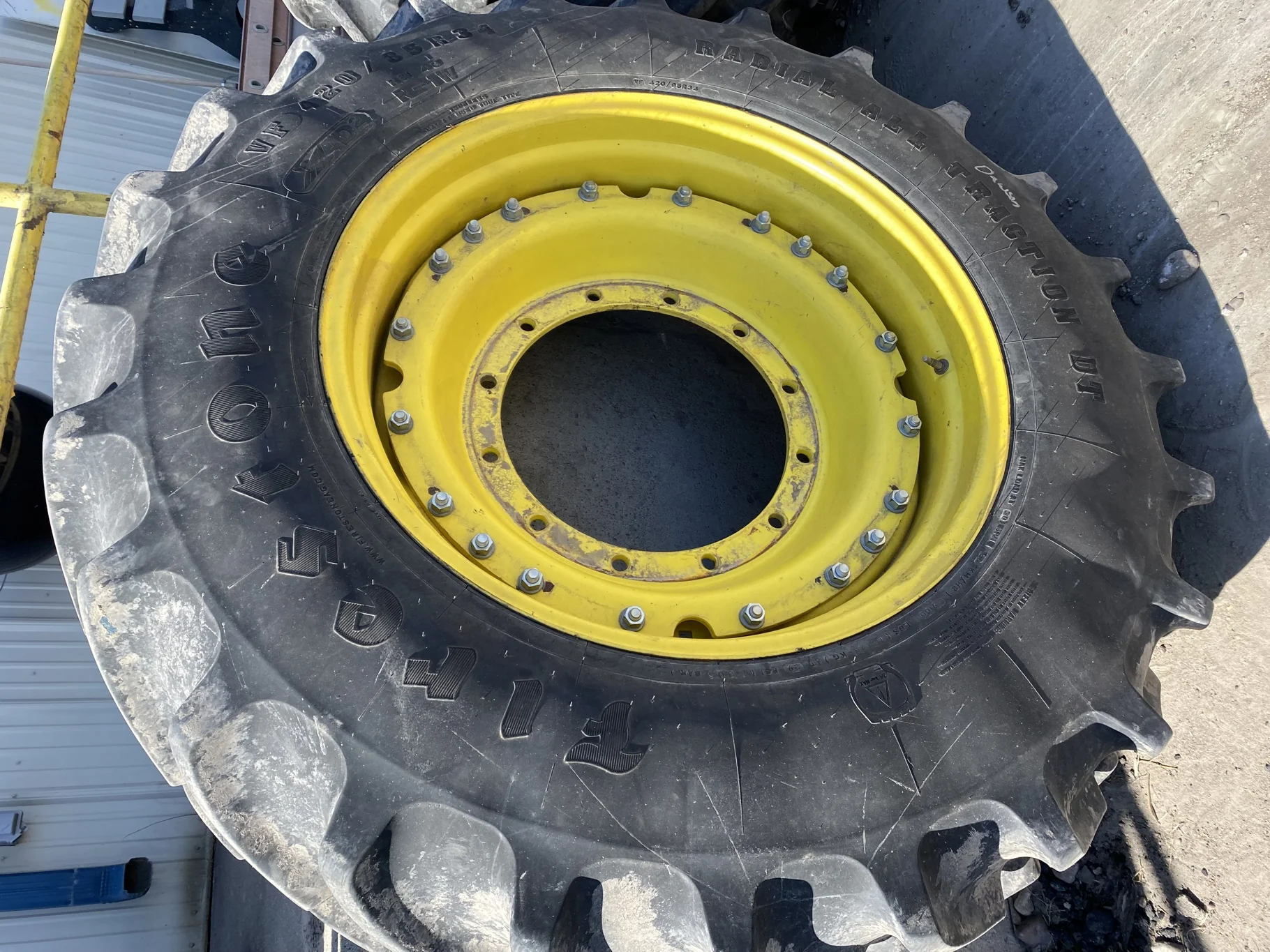 Used VF420/85R34 Firestone RAT DT R-1W 157B TL 90% on 15 X 34 JD Y Waffle 12-19.625 image 2