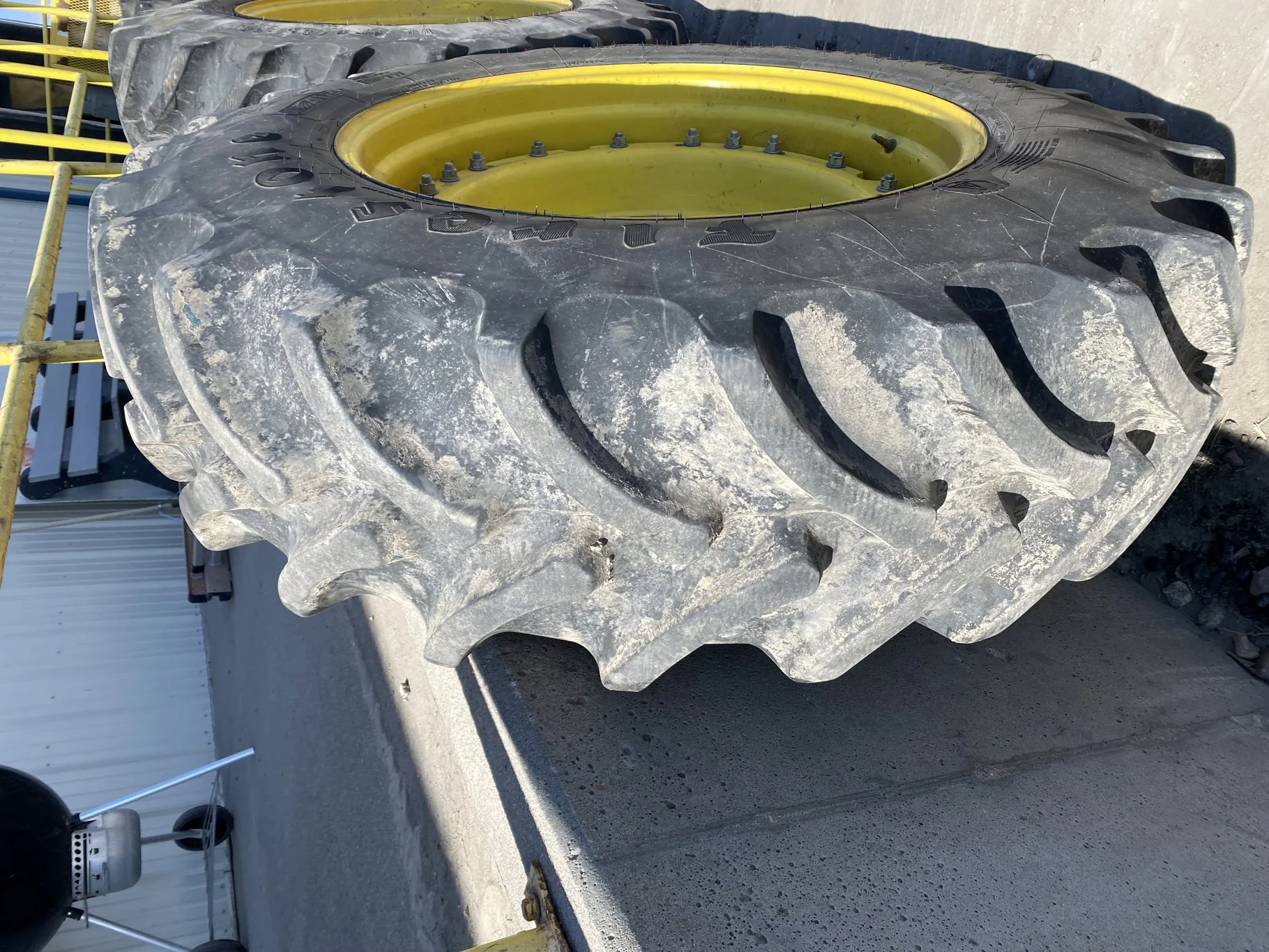 Used VF420/85R34 Firestone RAT DT R-1W 157B TL 90% on 15 X 34 JD Y Waffle 12-19.625 image 3