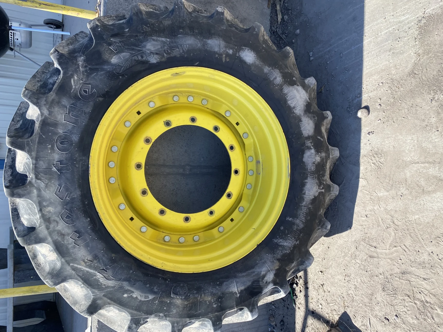 Used VF420/85R34 Firestone RAT DT R-1W 157B TL 90% on 15 X 34 JD Y Waffle 12-19.625 image 5