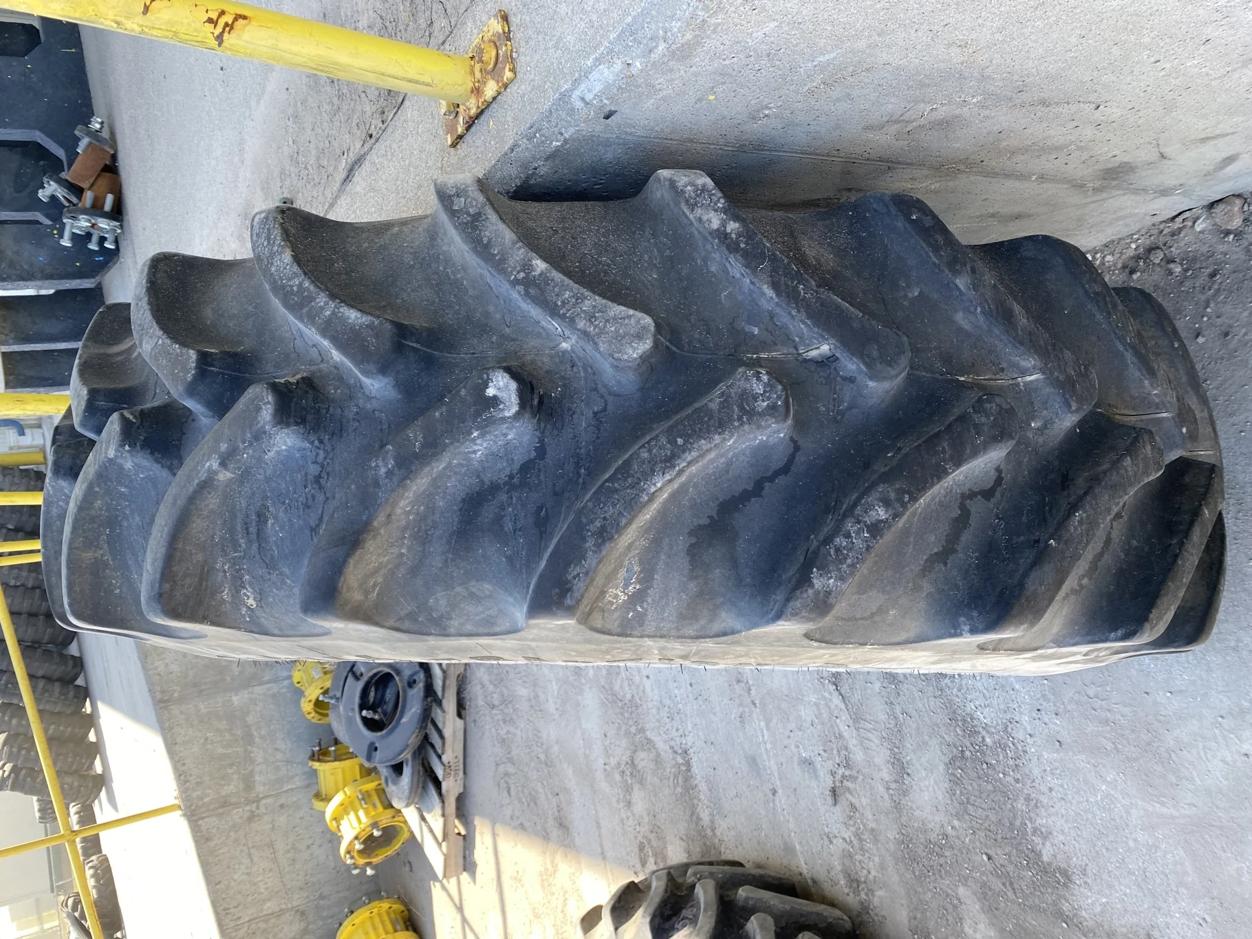 Used VF420/85R34 Firestone Radial All Traction DT (157B) 85% on 15 x 34 12 bolt wheel with 12 bolt image 3