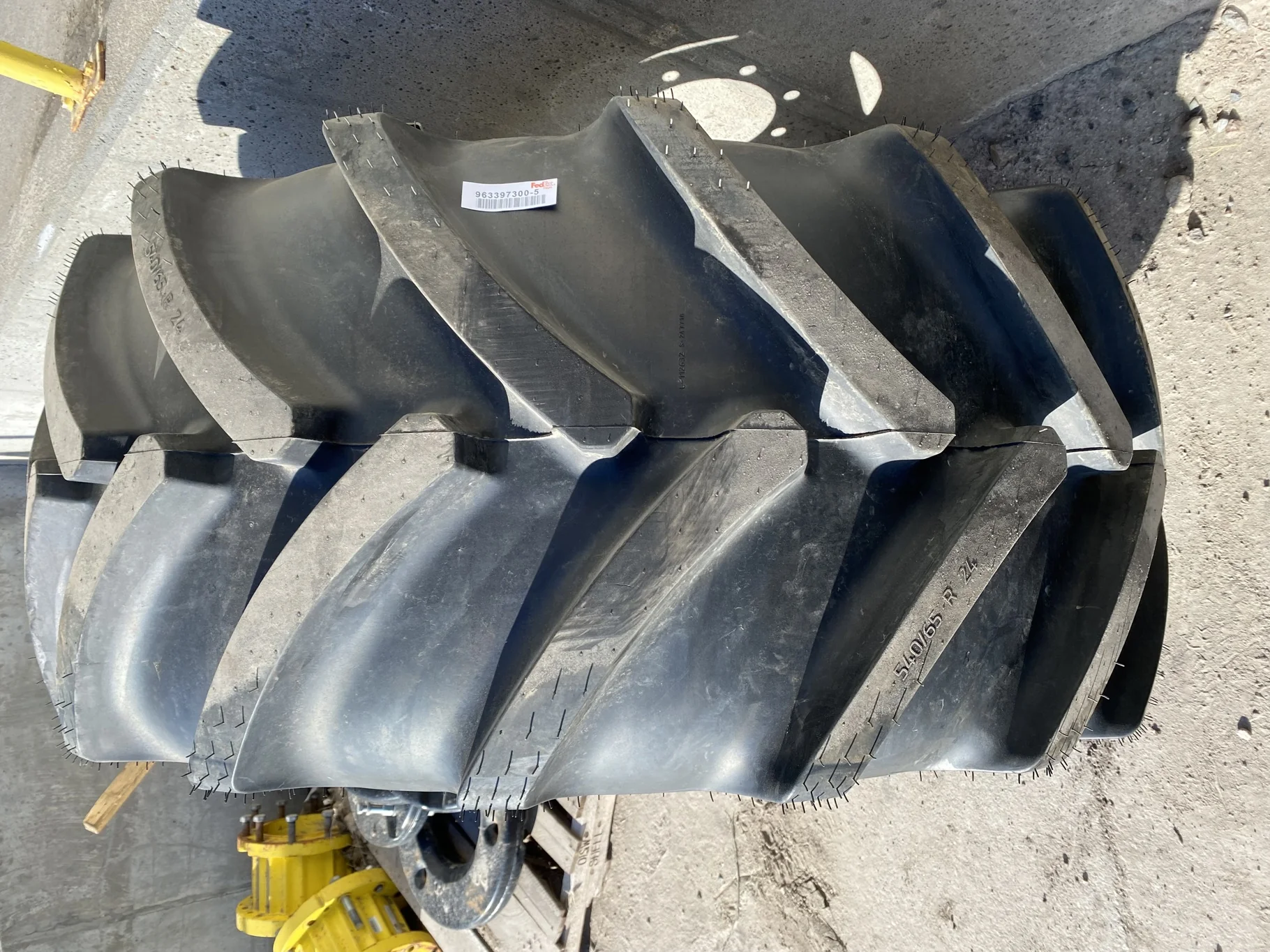 Used 540/65R24 Continental TractorMaster R-1W 140D 98% on 16 x 24 8-10.82-8.78 JD Yellow 24" Disc image 3