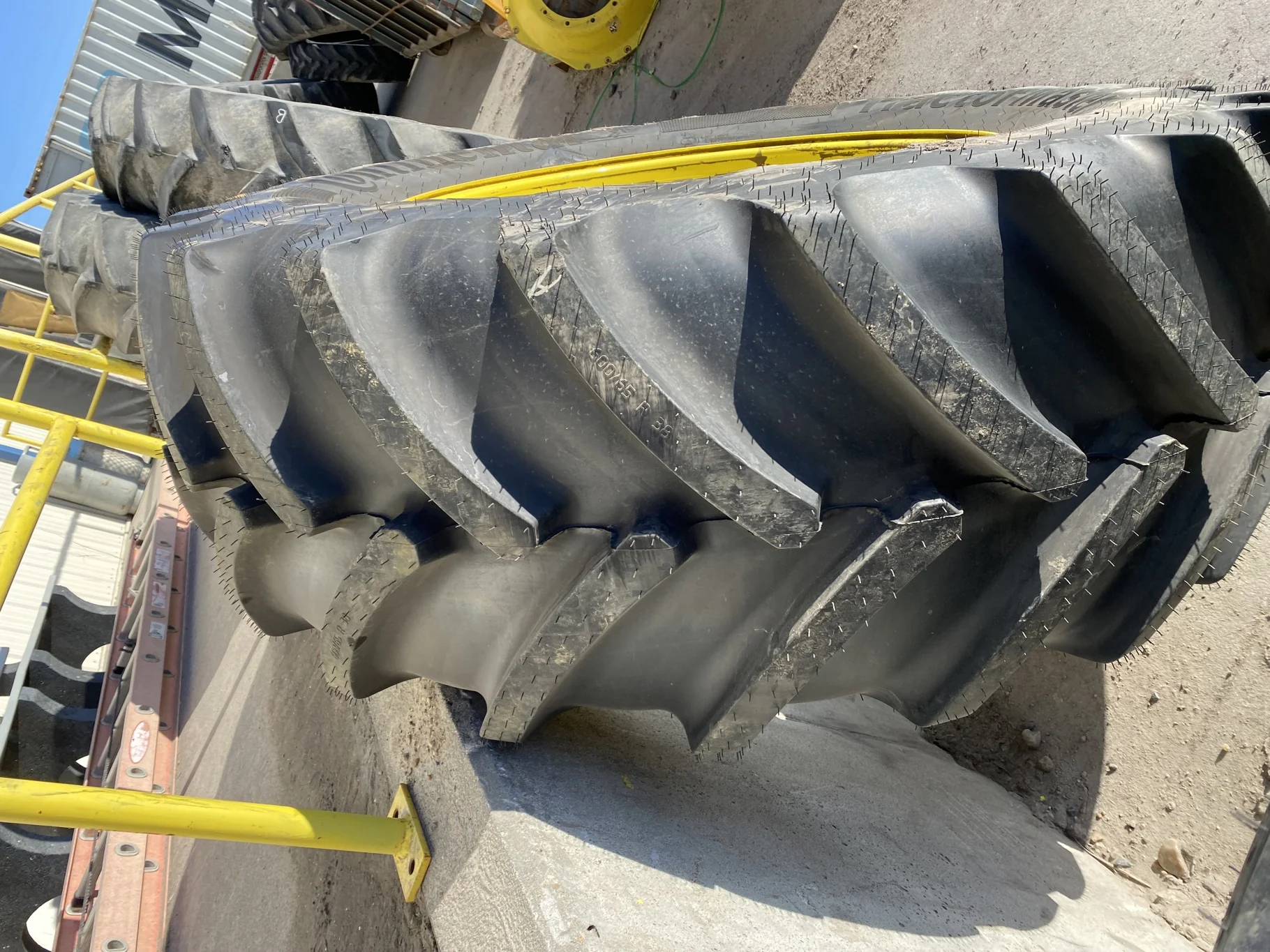 Take-Off 600/65R38 Continental TractorMaster R-1W 153D  TL on a 18 X 38 JD Yellow 12 Bolt (.93 image 3