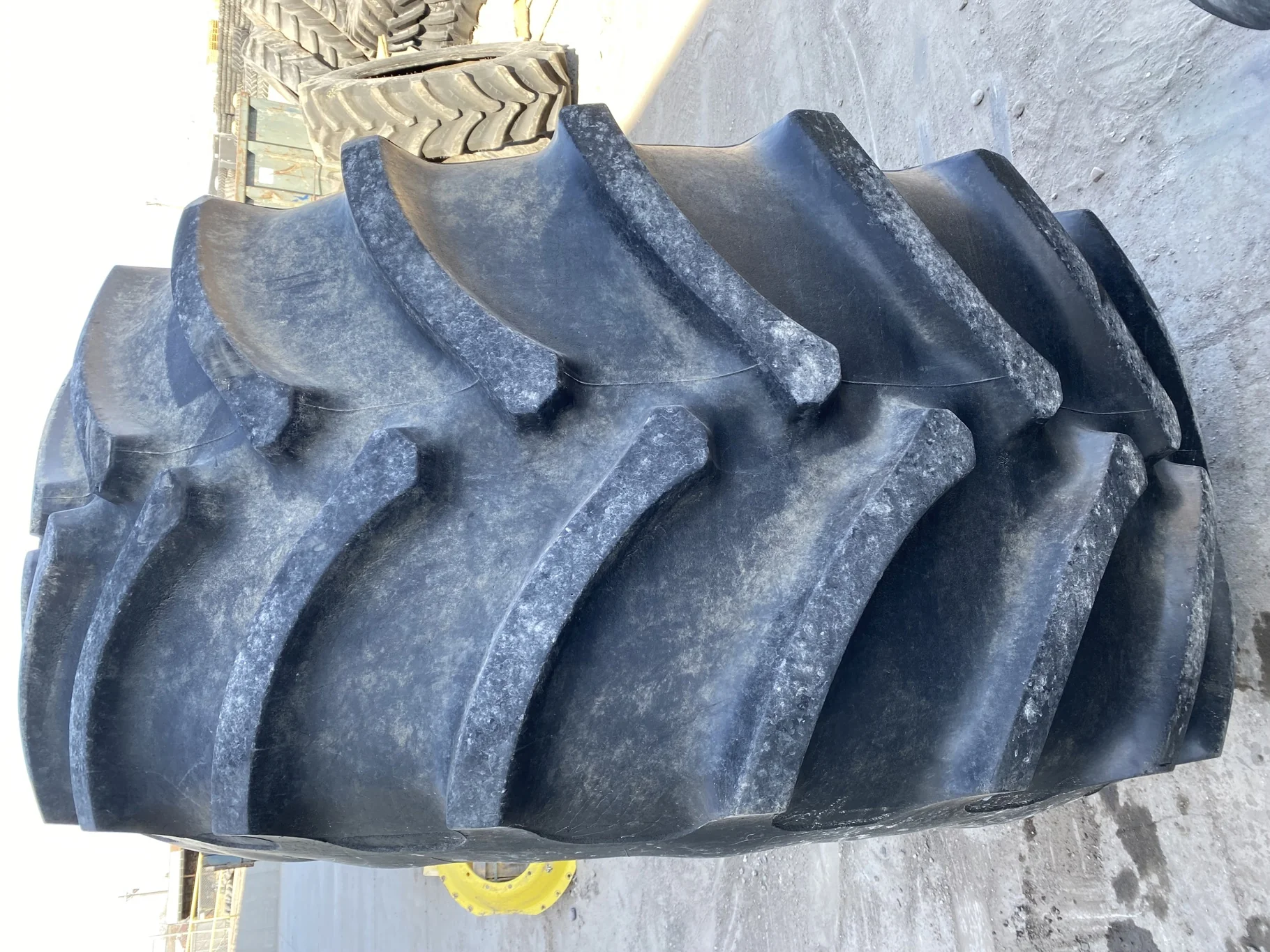 Used 900/75R32 184B Firestone RAD DT R1W TL 80% On 30 X 32 15-13.181.3125" Offset Silver Wheel image 3