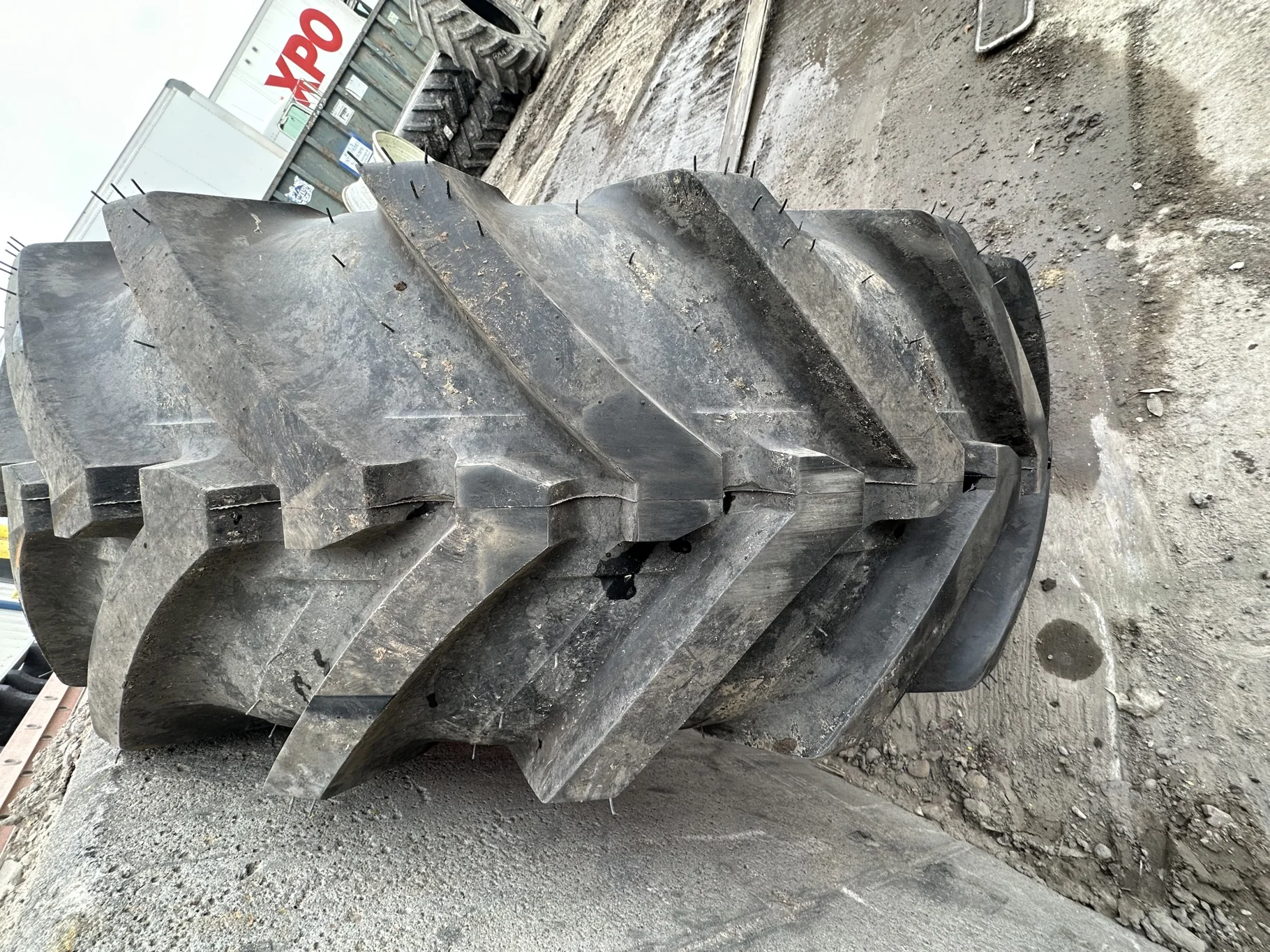 Used 440/80R28 Michelin XMCL 156B on 15 x 28 Kubota orange wheels (10-13-11)(Little bit of road wear image 6