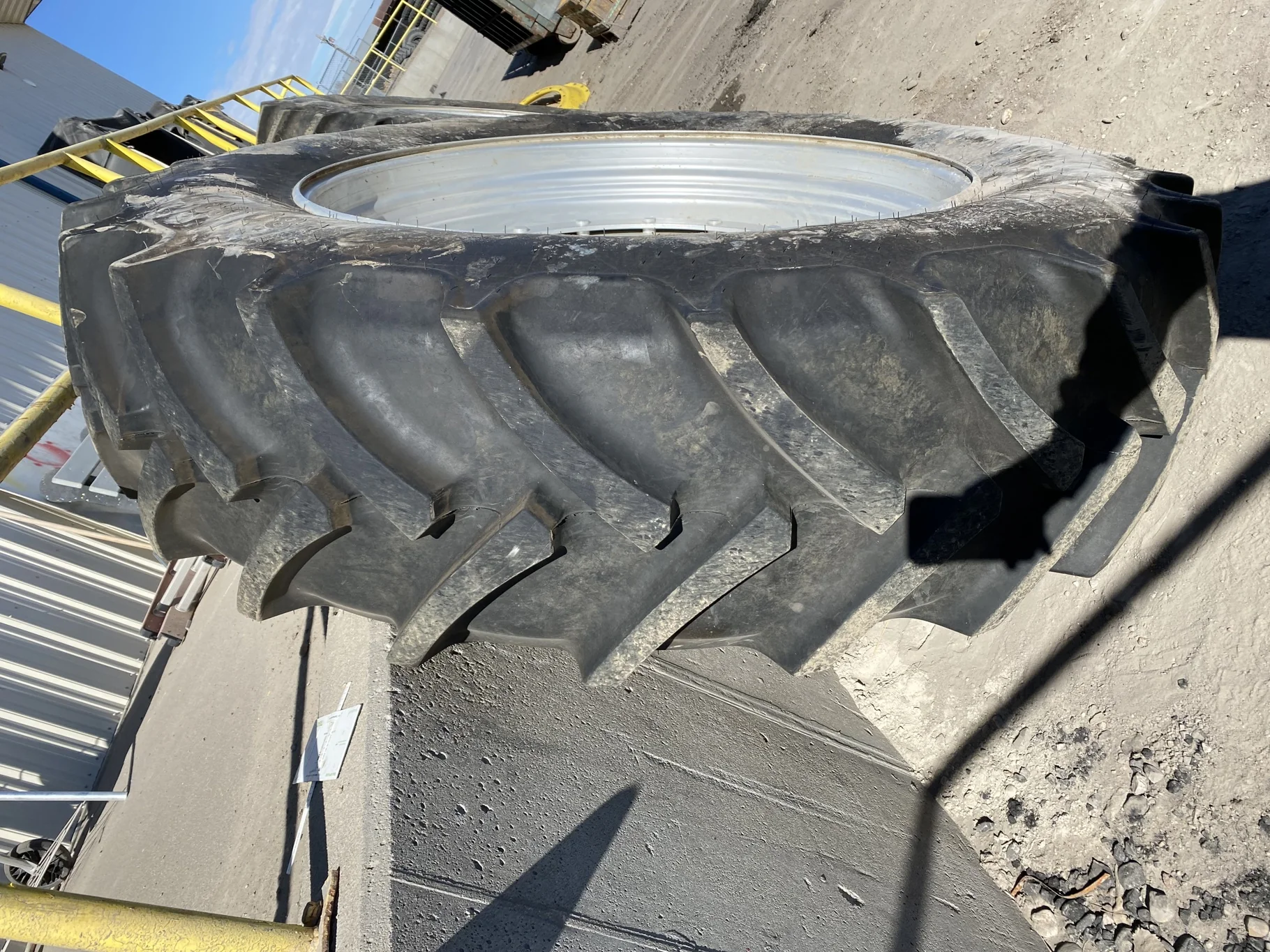 Used 93% 480/80R46 Mitas AC85 158A8 on 16 x 46 Case Silver 16 Bolt Stub Disc with 10 Bolt Disc image 3
