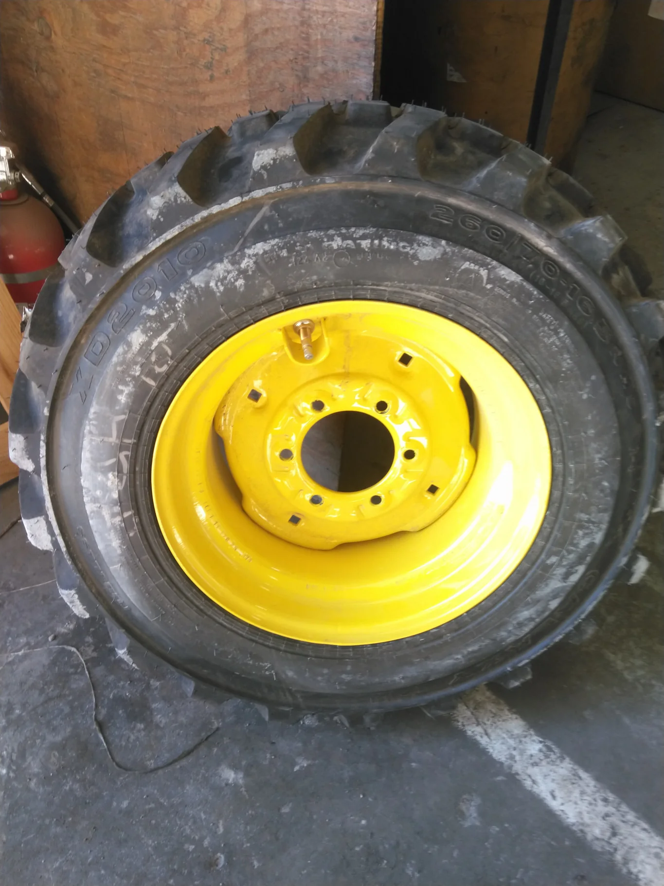 Take-Off 260/70-16 124E Galazy XD2010 TL R-4 95-100% On 8.25 x 16.5 6-9.50 Implement Wheel