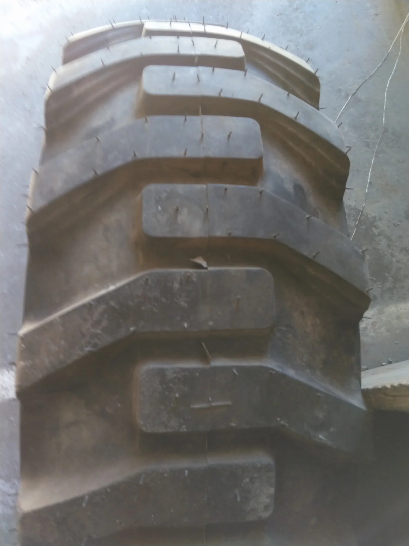 Take-Off 260/70-16 124E Galazy XD2010 TL R-4 95-100% On 8.25 x 16.5 6-9.50 Implement Wheel image 2