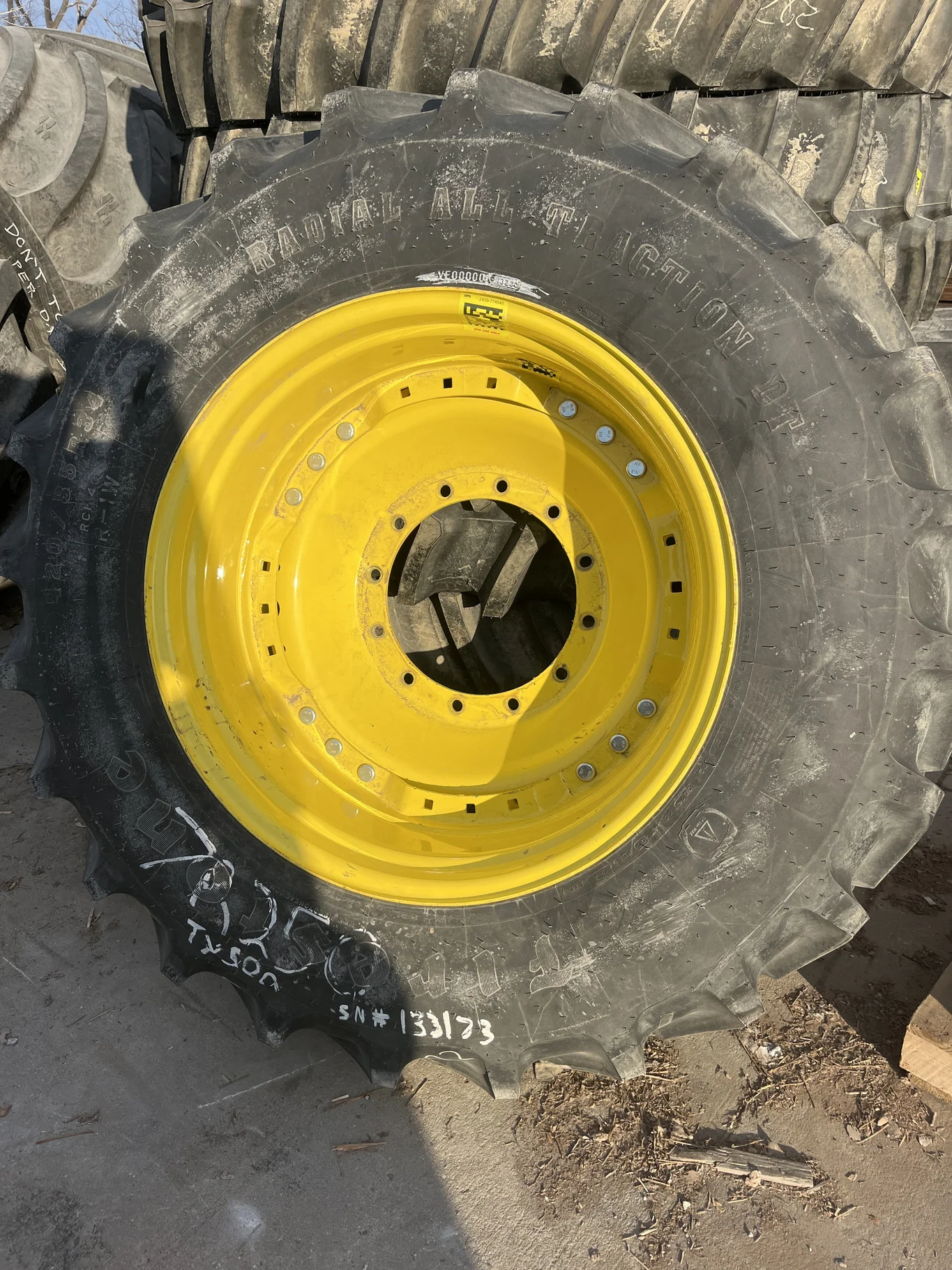 Take-Off 420/85R34 147B Firestone Radial ATDT TL R-1W 95-100% On 12-16.732-14.620 Titan Yellow