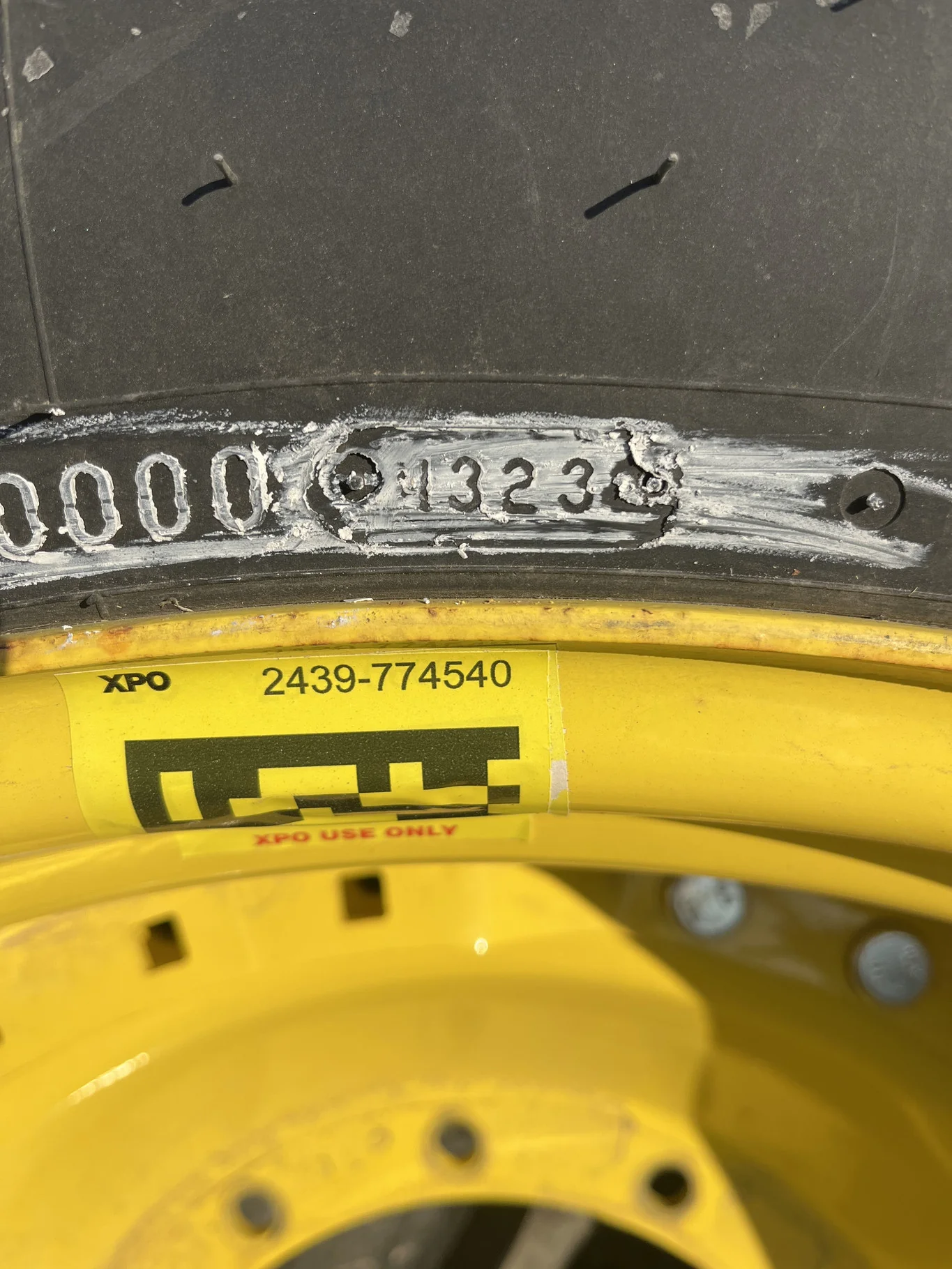 Take-Off 420/85R34 147B Firestone Radial ATDT TL R-1W 95-100% On 12-16.732-14.620 Titan Yellow image 4