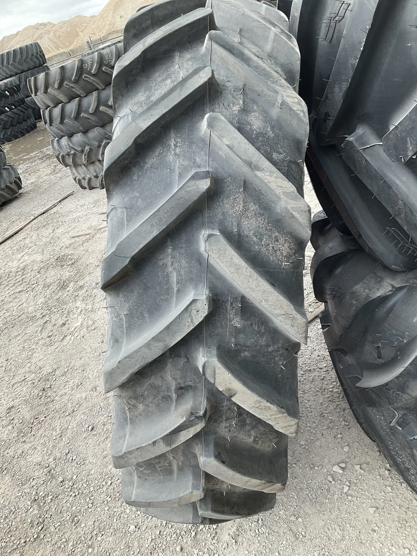 Take-Off 420/85R34 147A8 Michelin Agribib2 TL R-1W 95-100% On 13 x 34 10-13.19-11.07 13"BS Moveero image 2