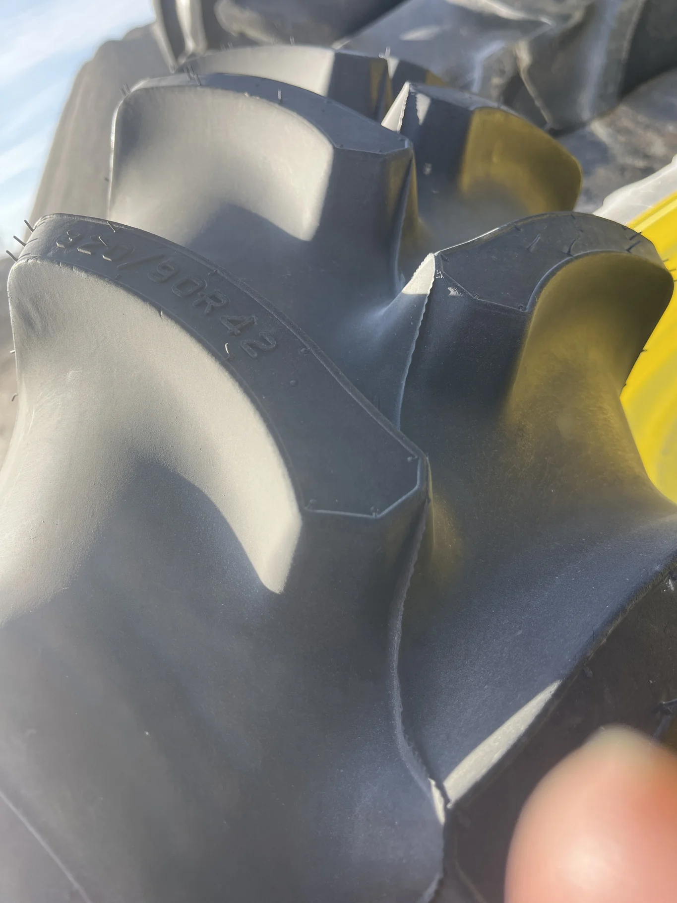 Take-Off 320/90R42 139B Firestone Radial 9000 TL R-1W  95-100% On 10 x 42 8-10.82-8.78 Yellow 4/2 image 3