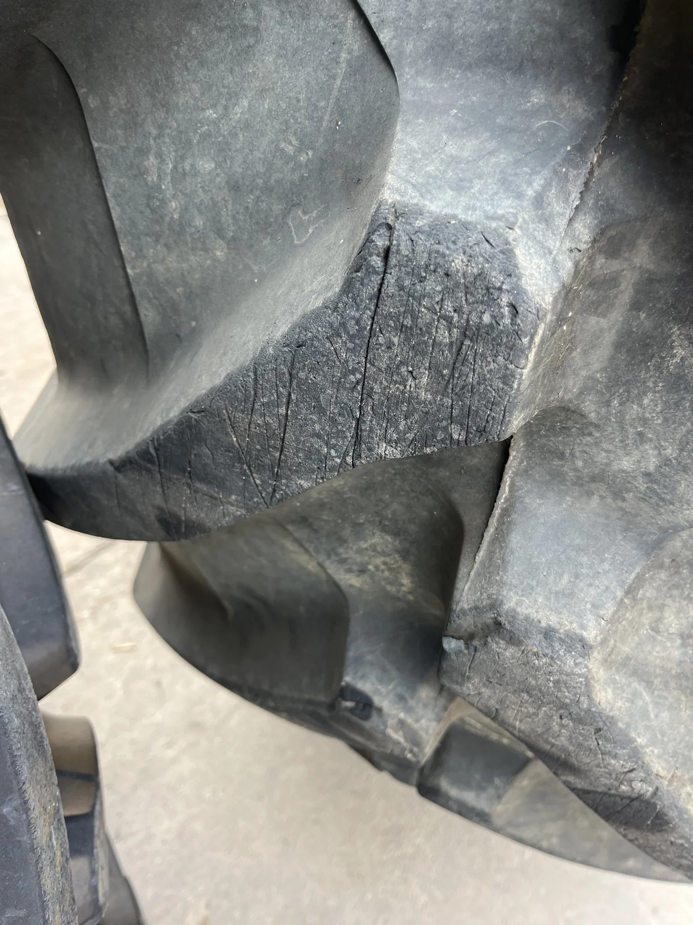 Used 650/60R34 156E Trelleborg TM900 TL R-1W 85-90% On 20 x 34 12-19.685-17.651 Titan Yellow Waffle image 9
