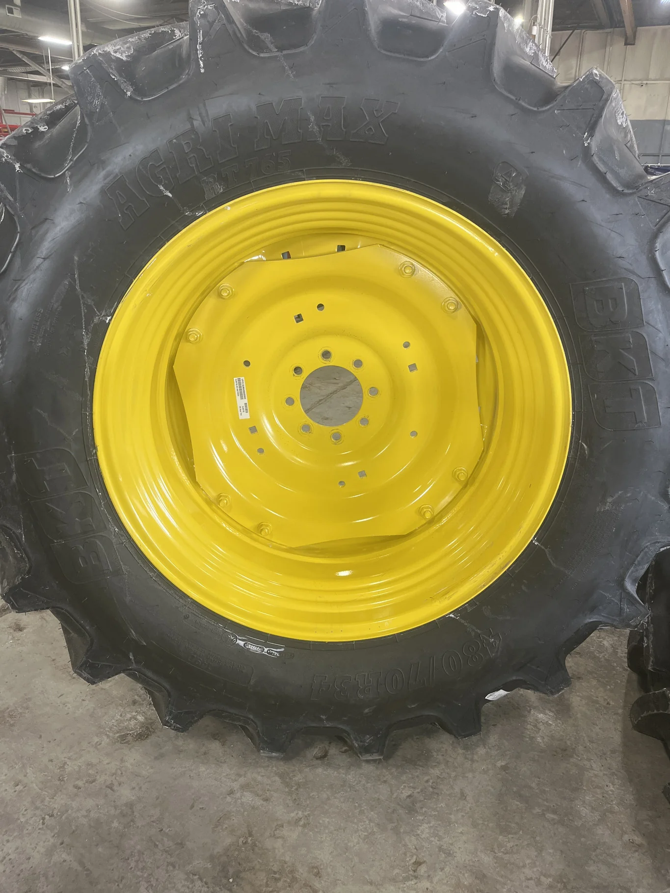 Take-off 480/70R34 149D BKT Agrimax RT765 TL R-1W 95-100% On 15 x 34 8-8-6 4"Off Waffle Wheel w/Disc
