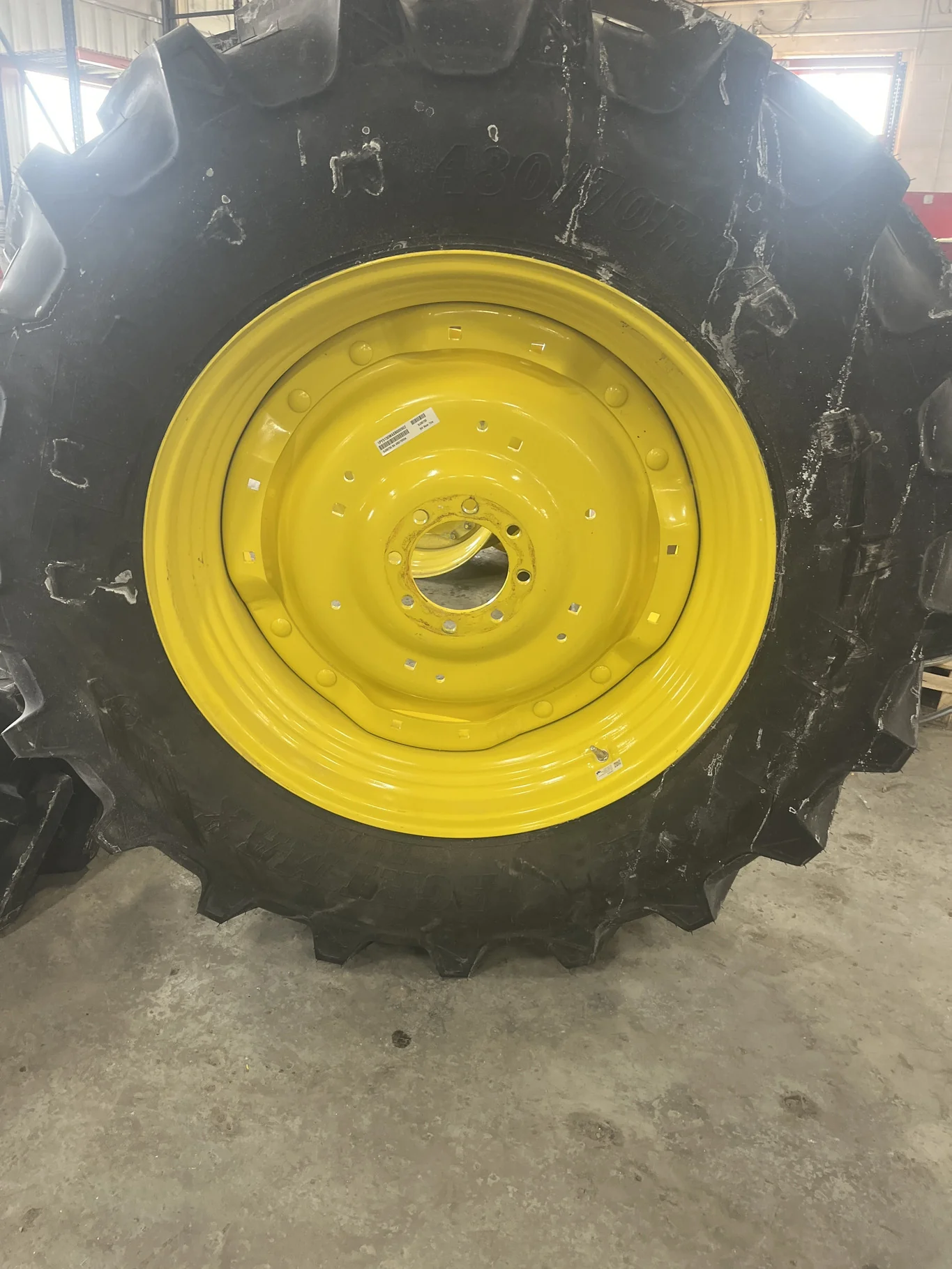 Take-off 480/70R34 149D BKT Agrimax RT765 TL R-1W 95-100% On 15 x 34 8-8-6 4"Off Waffle Wheel w/Disc image 2