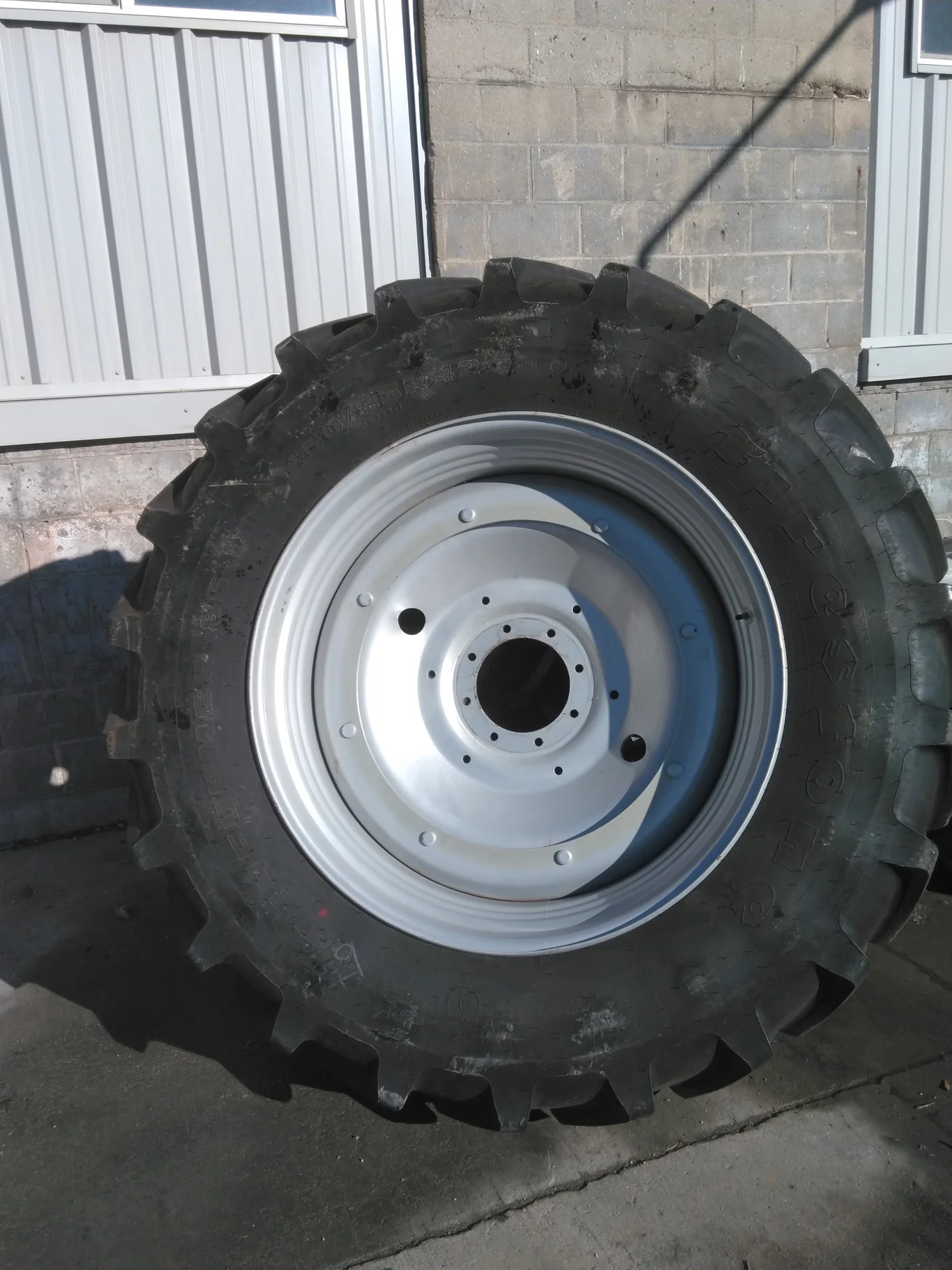 Used 460/85R42 147E Firestone Performer 80 Extra  TL R-1 90-95%  On 16 x 42 8-10.82-8.78 4/2 Rail image 4