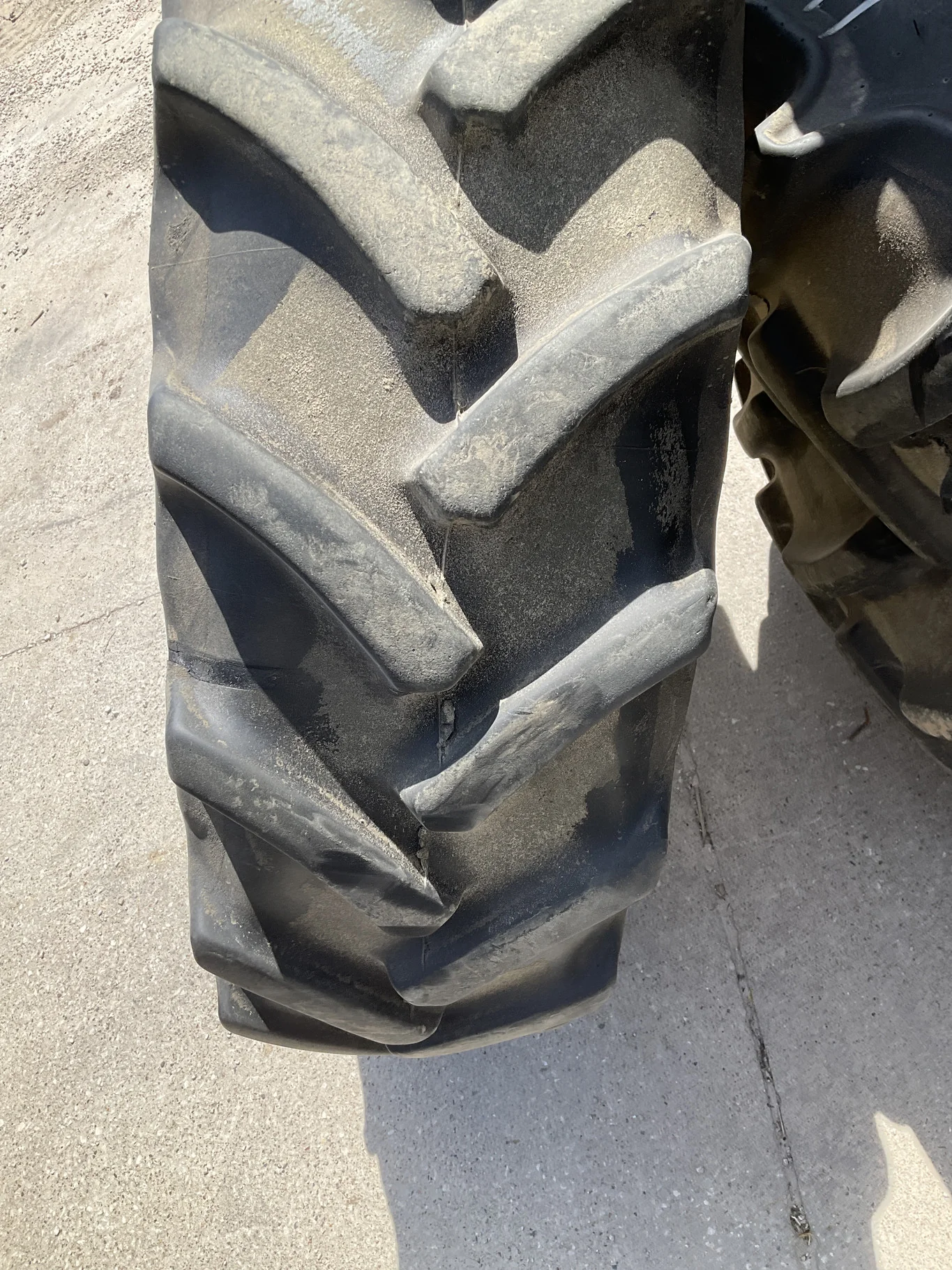 Used 280/85R28 118A8 Mitas AC85 TL R-1W 70-75% On 10 x 28 8-10.82-8.78 8"BS Yellow 4/2 Clamp Wheel image 2