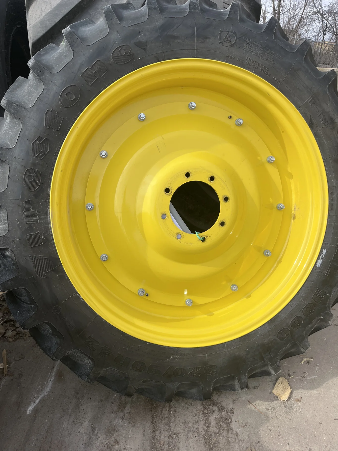 Take-Off 320/90R42 139A8 Firestone Radial 9000 TL R-1W 95-100% On 10 x 42 8-10.82-8.78 Yellow Wheel