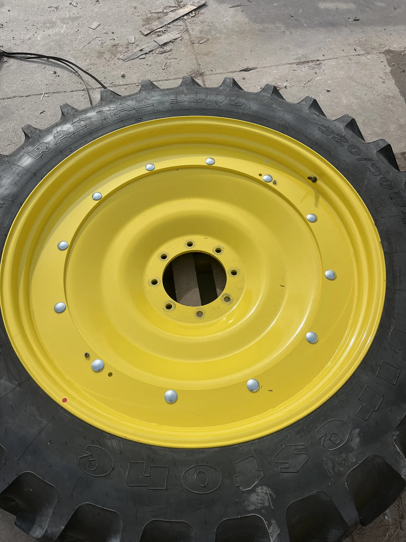 Take-Off 320/90R42 139A8 Firestone Radial 9000 TL R-1W 95-100% On 10 x 42 8-10.82-8.78 Yellow Wheel image 2