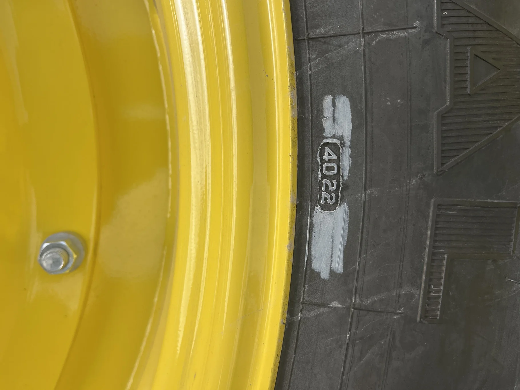Take-Off 320/90R42 139A8 Firestone Radial 9000 TL R-1W 95-100% On 10 x 42 8-10.82-8.78 Yellow Wheel image 4
