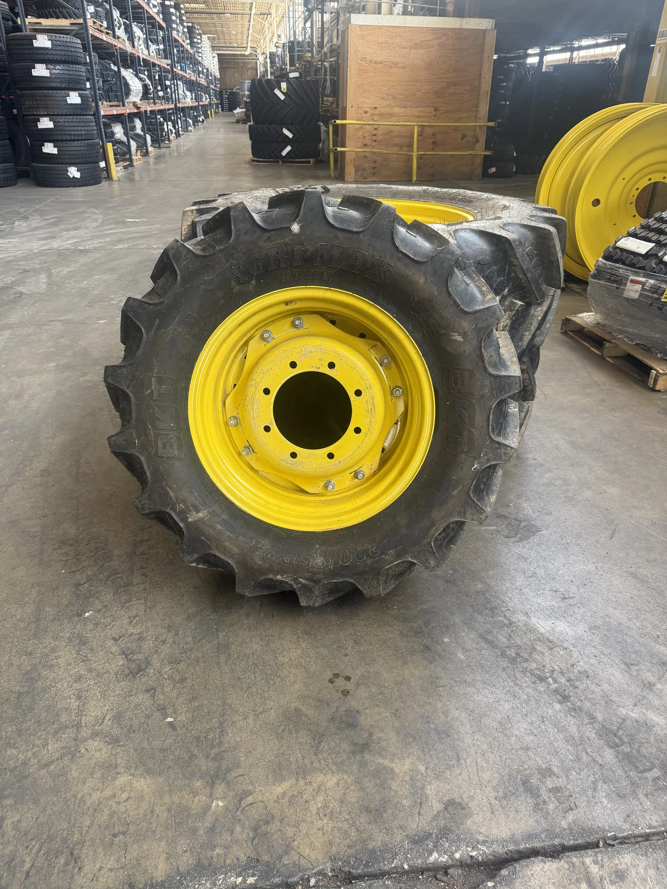 Take-Off 460/85R30 145A8 BKT Agrimax RT855 TL R-1W 95-100% On 15 x 30 8-8-6 10"BS WIL Yellow 4/2 image 4
