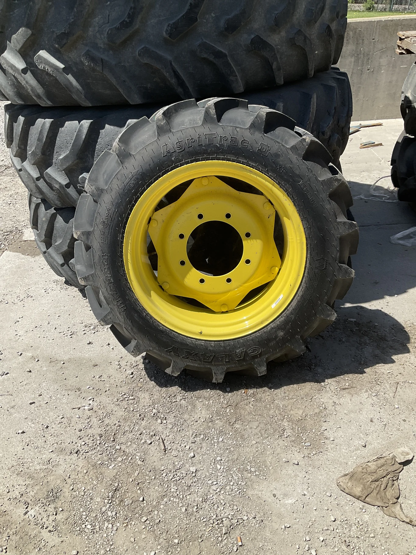 Take-Off 11.2-24 122A6 Galaxy AgriTrac II TL R-1W 95-100% On 10 x 24 8-10.82-8.78 8"BS WIL Yellow