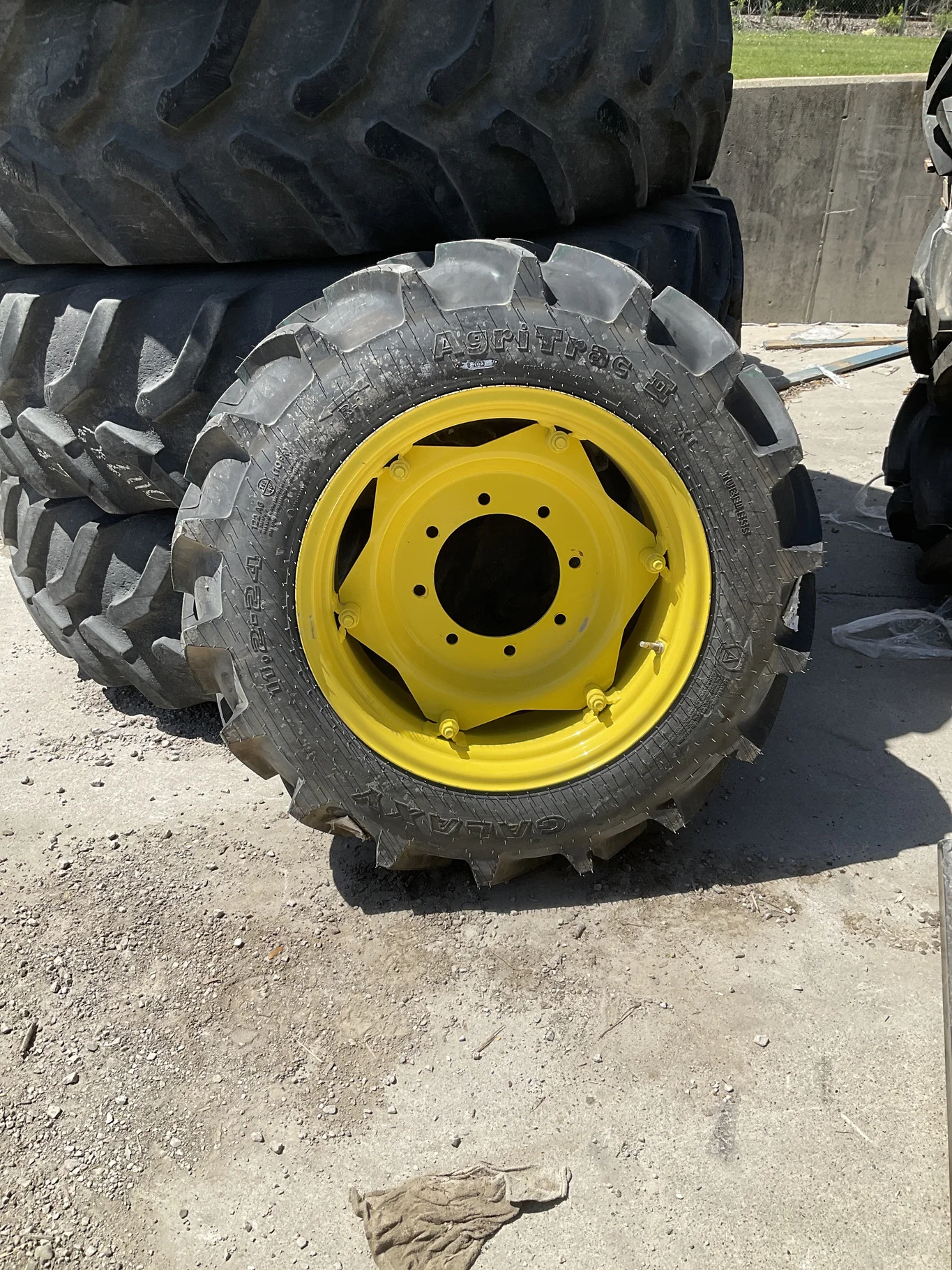 Take-Off 11.2-24 122A6 Galaxy AgriTrac II TL R-1W 95-100% On 10 x 24 8-10.82-8.78 8"BS WIL Yellow image 2