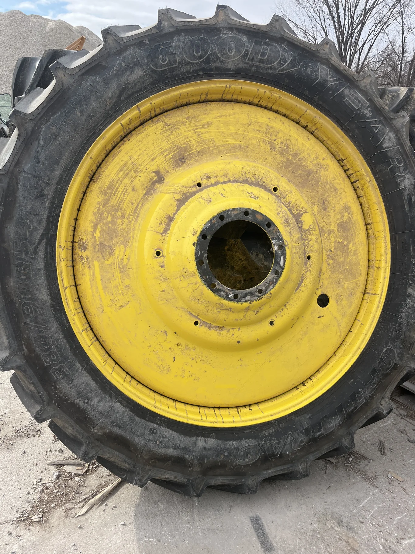 Take-Off 380/90R54 152D Goodyear Optitrac TL R-1W 95-100% On 12 x 54 10-13.19-11.07 Dual
