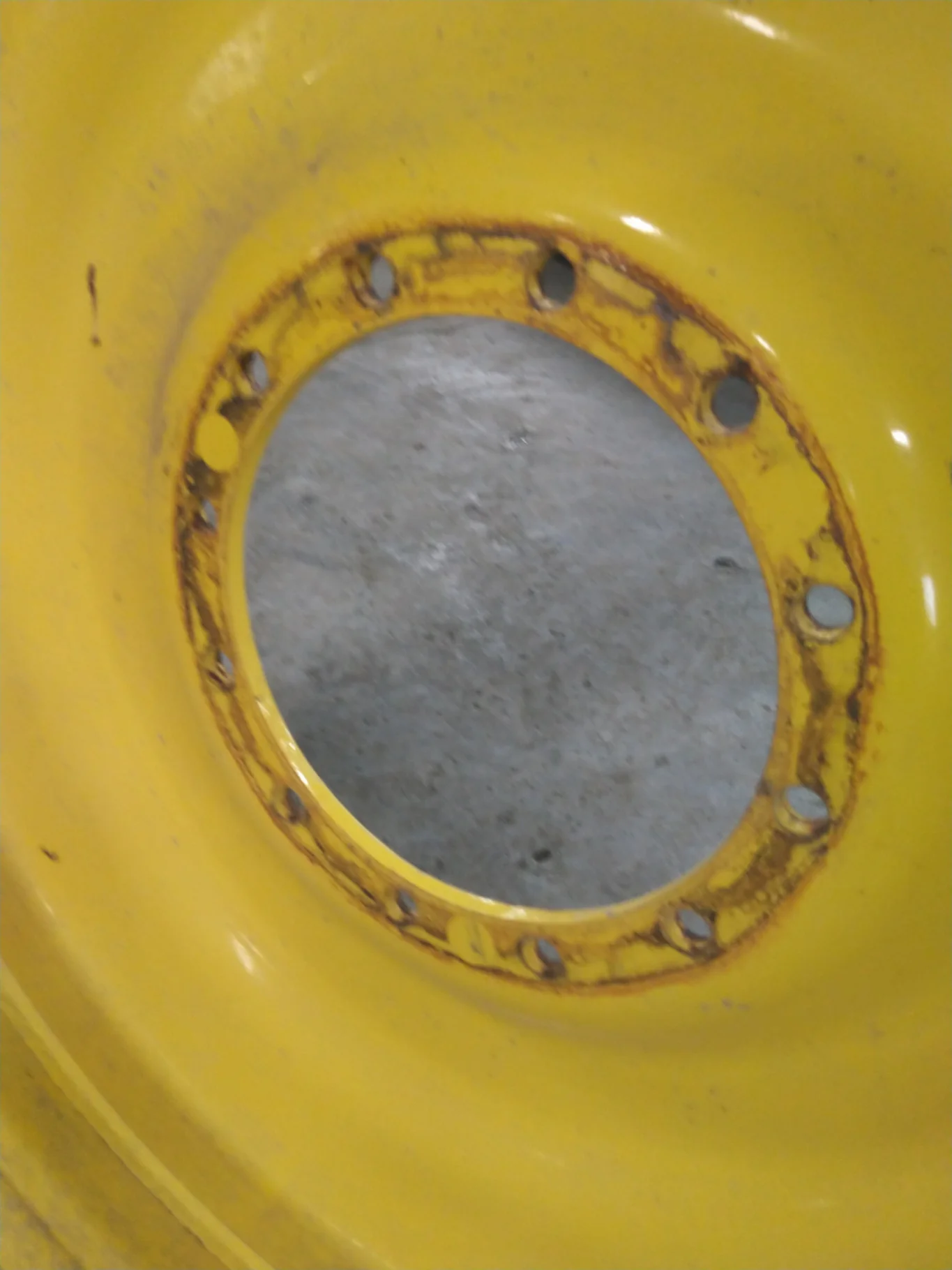 Used VF420/95R50 175E Michelin Spraybib TL R-1W 80-85% On 13 x 50 12-15.748-13.829 Bubble Disc image 3