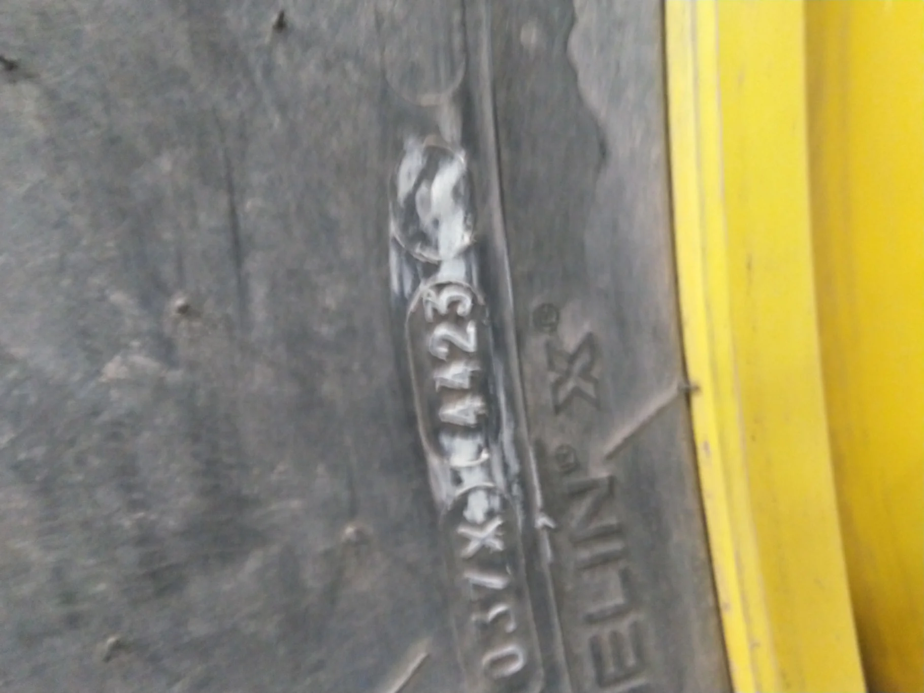 Used VF420/95R50 175E Michelin Spraybib TL R-1W 80-85% On 13 x 50 12-15.748-13.829 Bubble Disc image 4